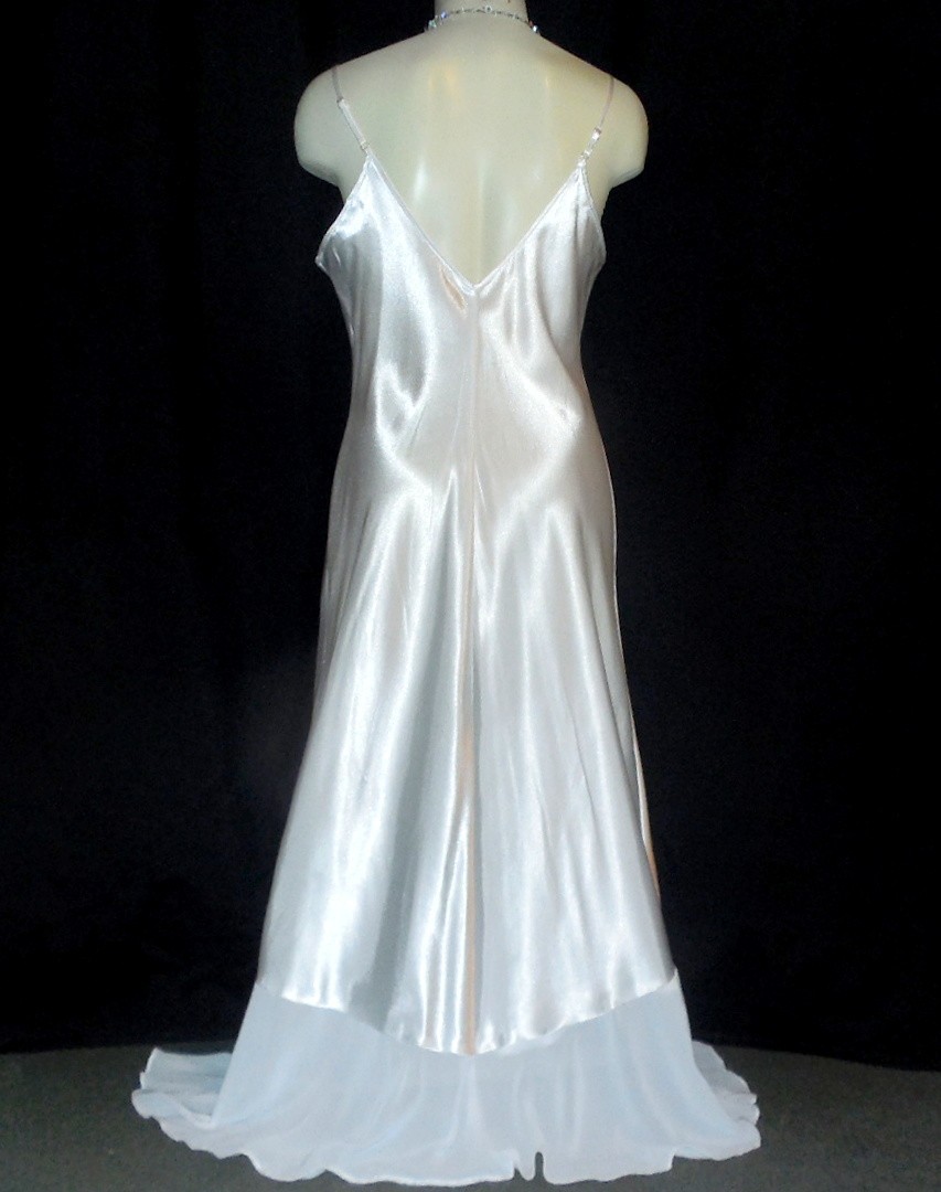 PRISTINE L BUST 38″ ENCHANTING BEADED BRIDAL WHITE PEARLS LIQUID SATIN NIGHTGOWN