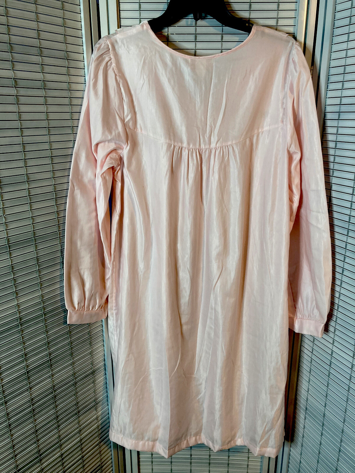 vtg cachet soft pink embroidered buttoned front shiny poly blend large nitegown