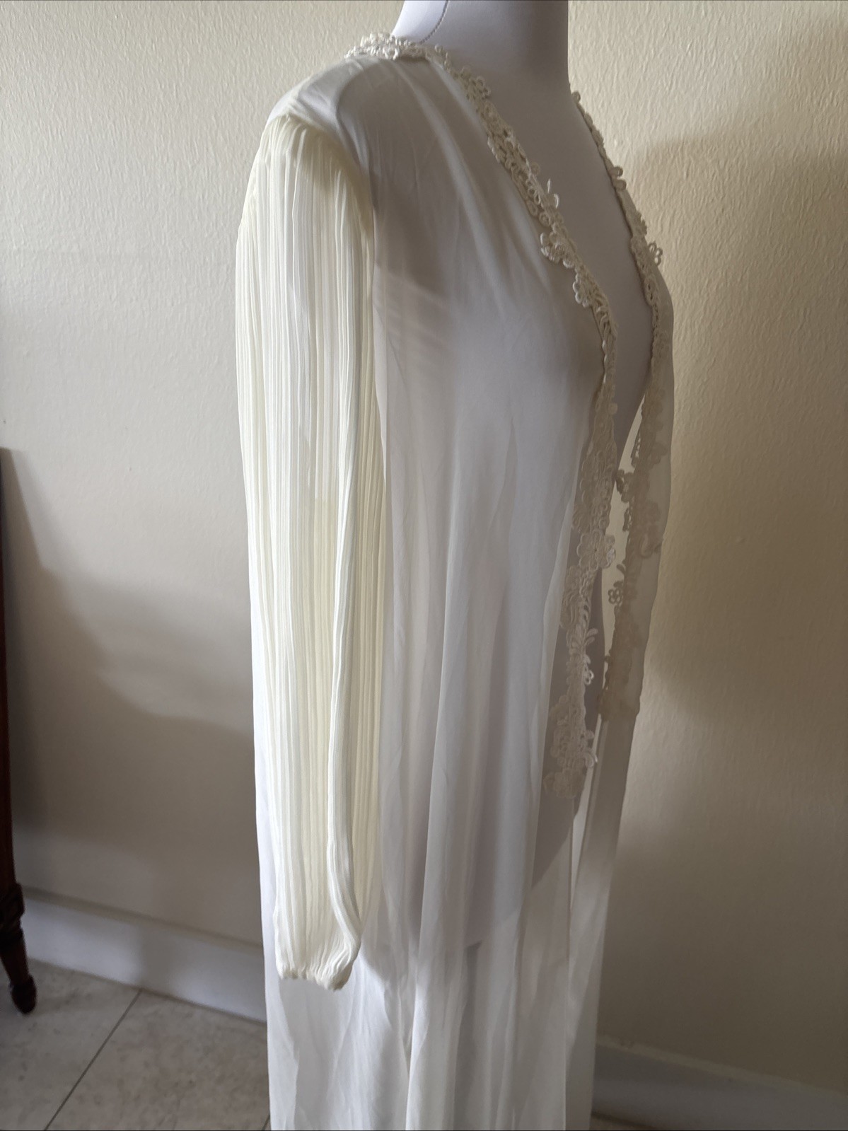 Kassatly Vtg NightGown sheer Cover-up delicate lace trim detailing Ivory~Size S
