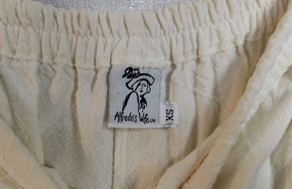 Vintage Alfredo’s Wife Muslin Capri Pants With Pink And Green Rose Buds