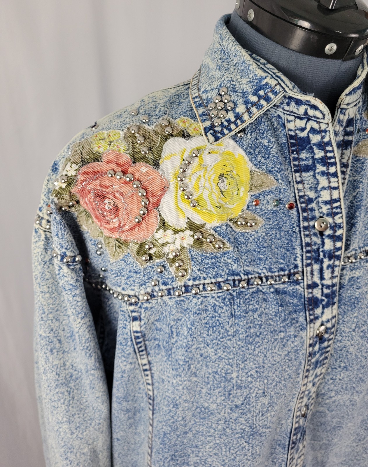 Vtg Pretty Bleu Acid Wash Denim Shirt w Applique Florals & Rhinestones Size M