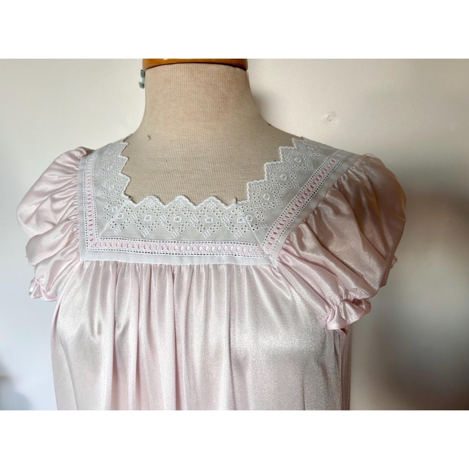 60s pink peignoir set nylon negligee set nightgown robe lingerie lace trim