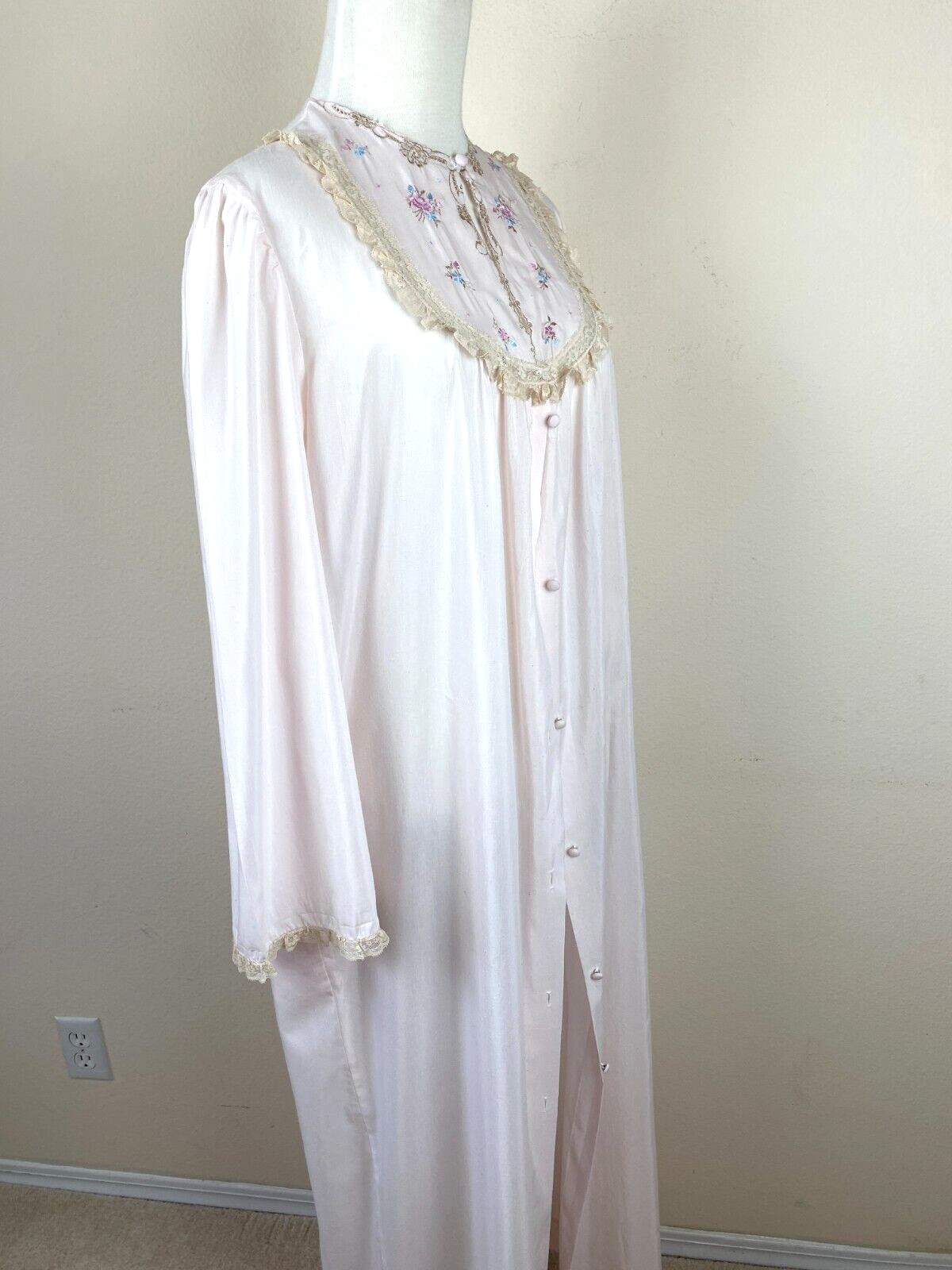 VTG Barbizon Intimate Long Robe S Pink Lace Embroidery Classic High Neckline 70s