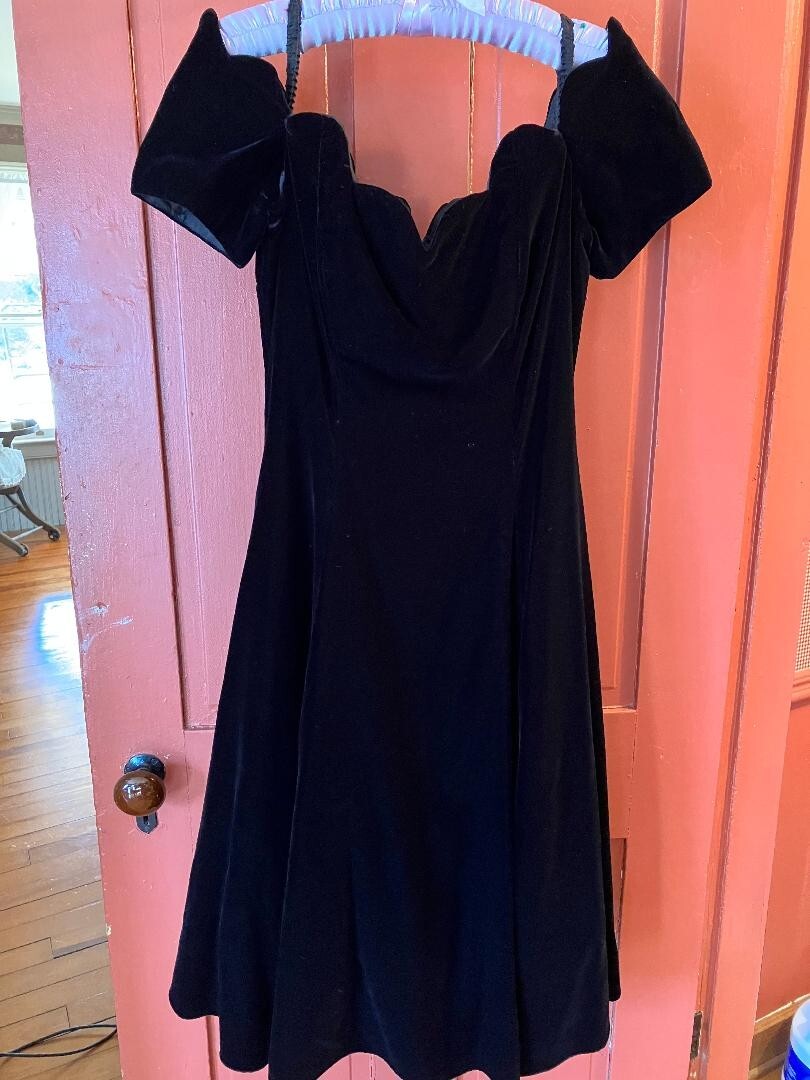 Vintage 80’s KAREN LUCAS for Niki Off Shoulder Black Velvet Dress Size 10