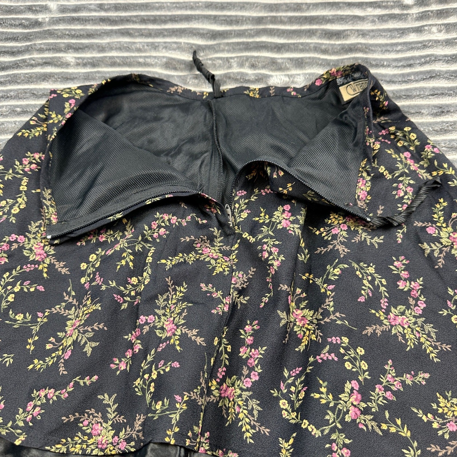 Wrapper USA Vintage 90s Floral Mini Skirt Black Satin Ruffle Hem Size 5/6 Grunge