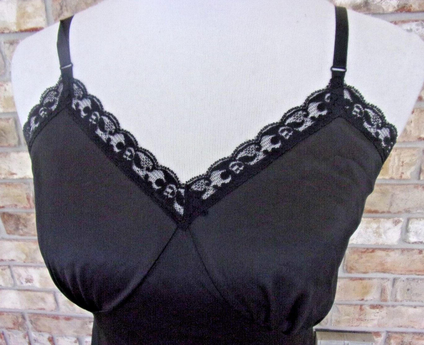 VINTAGE DAWN TO DUSK SZ 34 BLACK NYLON LINGEREE FULL SLIP MAKE OFFER