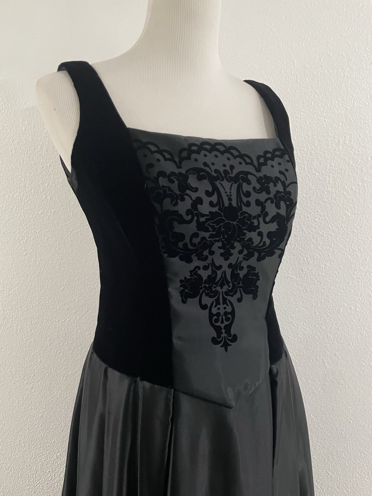 VTG 90s/Y2K Renaissance Style Satin/Velvet Black Maxi Dress Goth Prom Party Sm