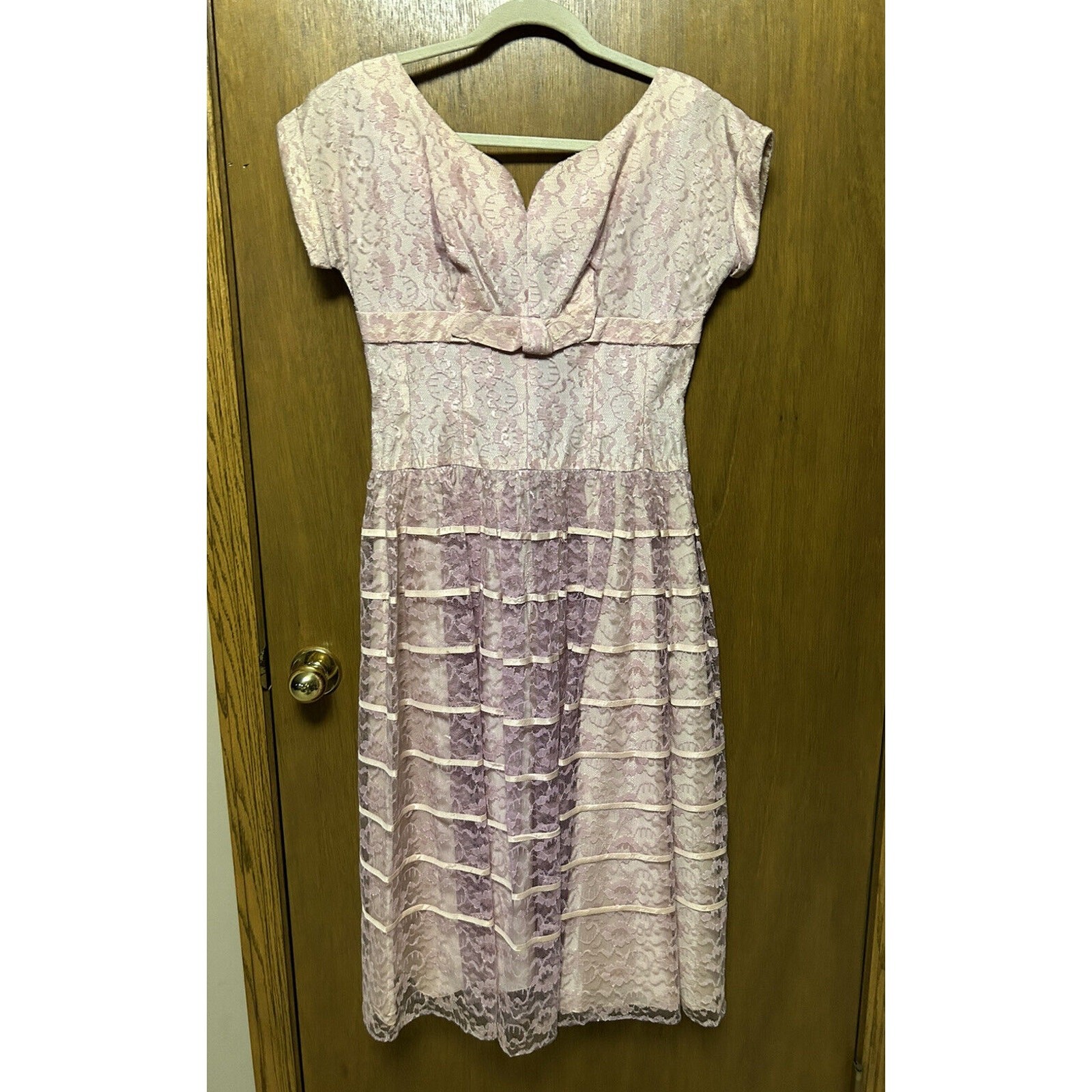 Vintage 50s Mauve Lace Overlay Short Sleeve Midi Gown Dress Satin Bridesmaid Z22