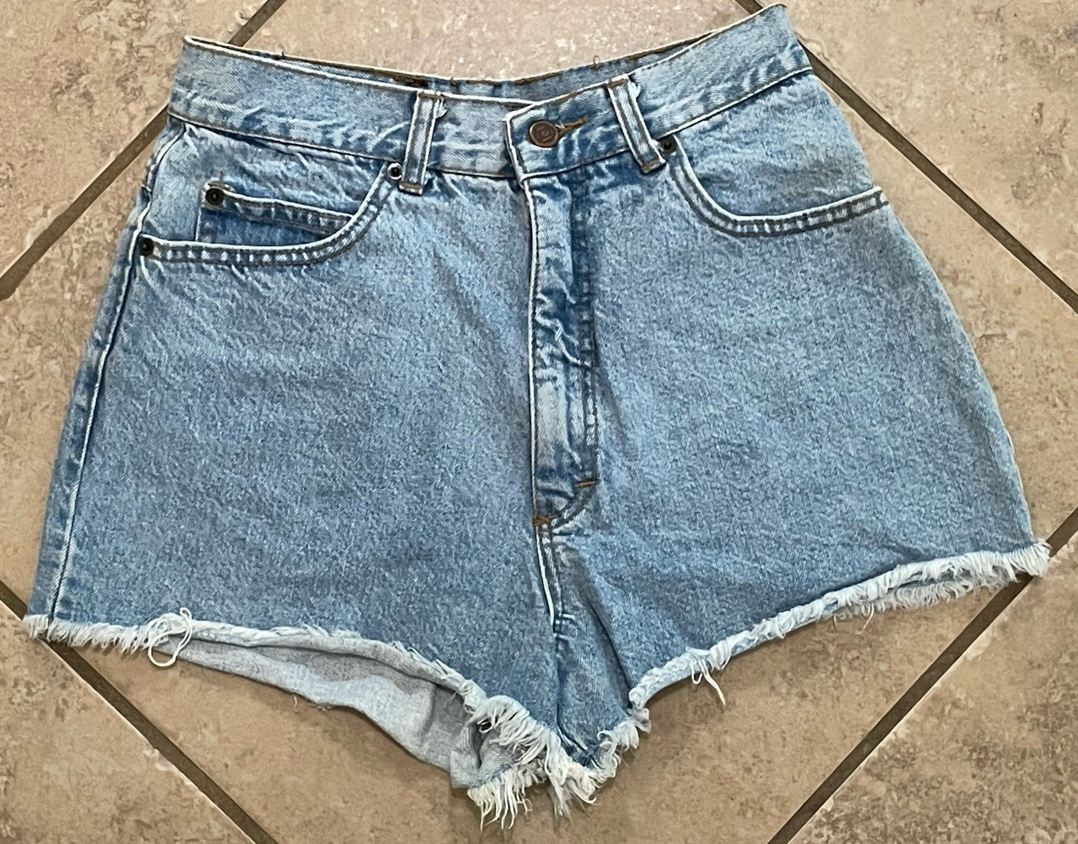 Vintage l.e.i. Riding Wear Denim Shorts Raw Hem Size 27” Waist High Ride