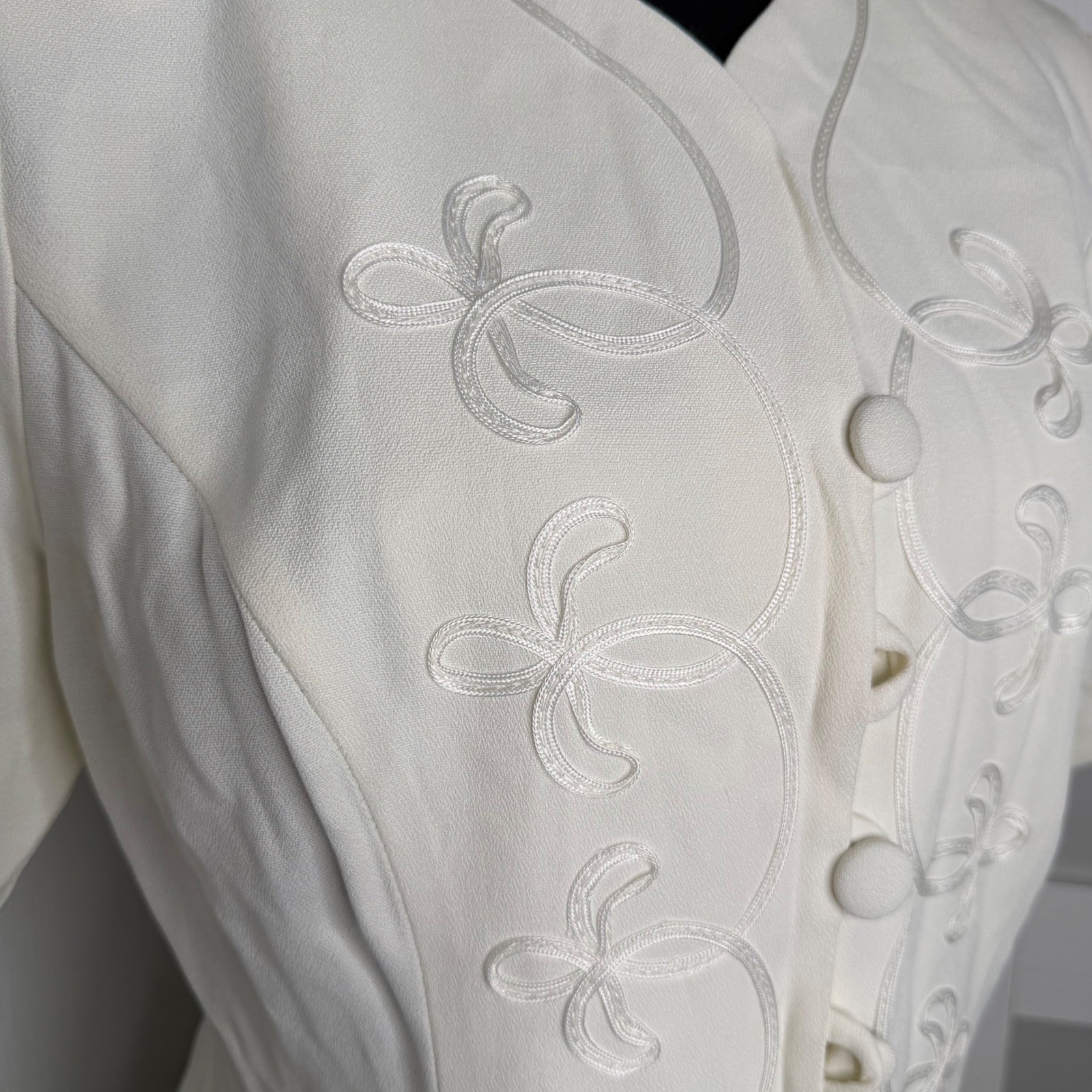 Dawn Joy Fashions Womens 7/8 White Vintage Embroidered Short Sleeve Tie Back