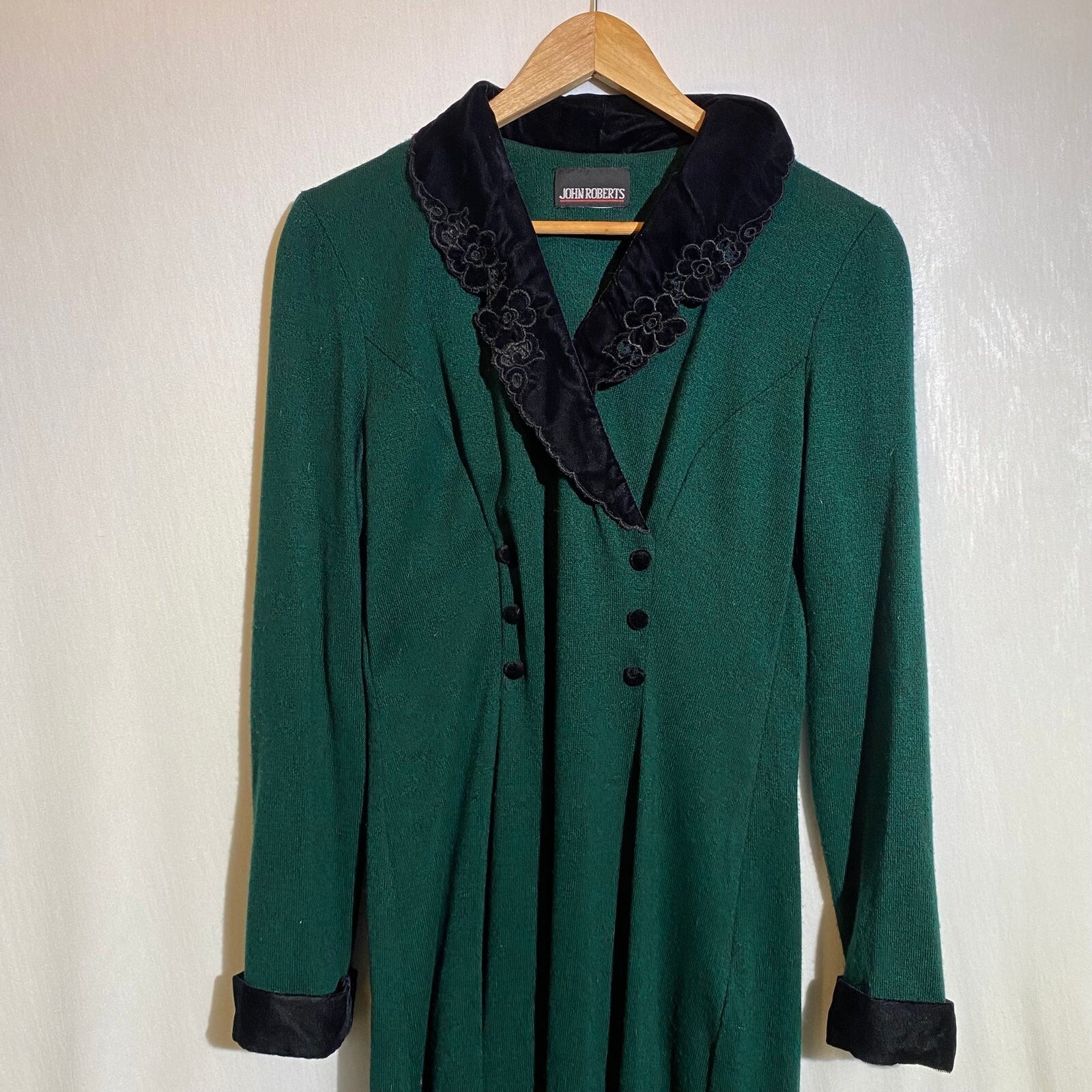 Vintage John Roberts Long Sleeve Green Dress w/ Floral Black Velvet Collar