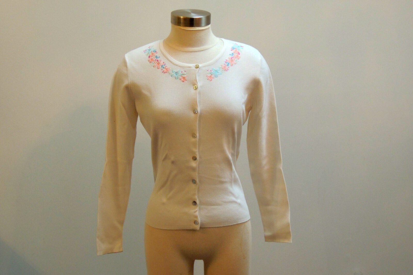 VTG 90s LINDA MATTHEWS Cardigan WHITE EMBROIDER RAYON AND NYLON -MEDIUM