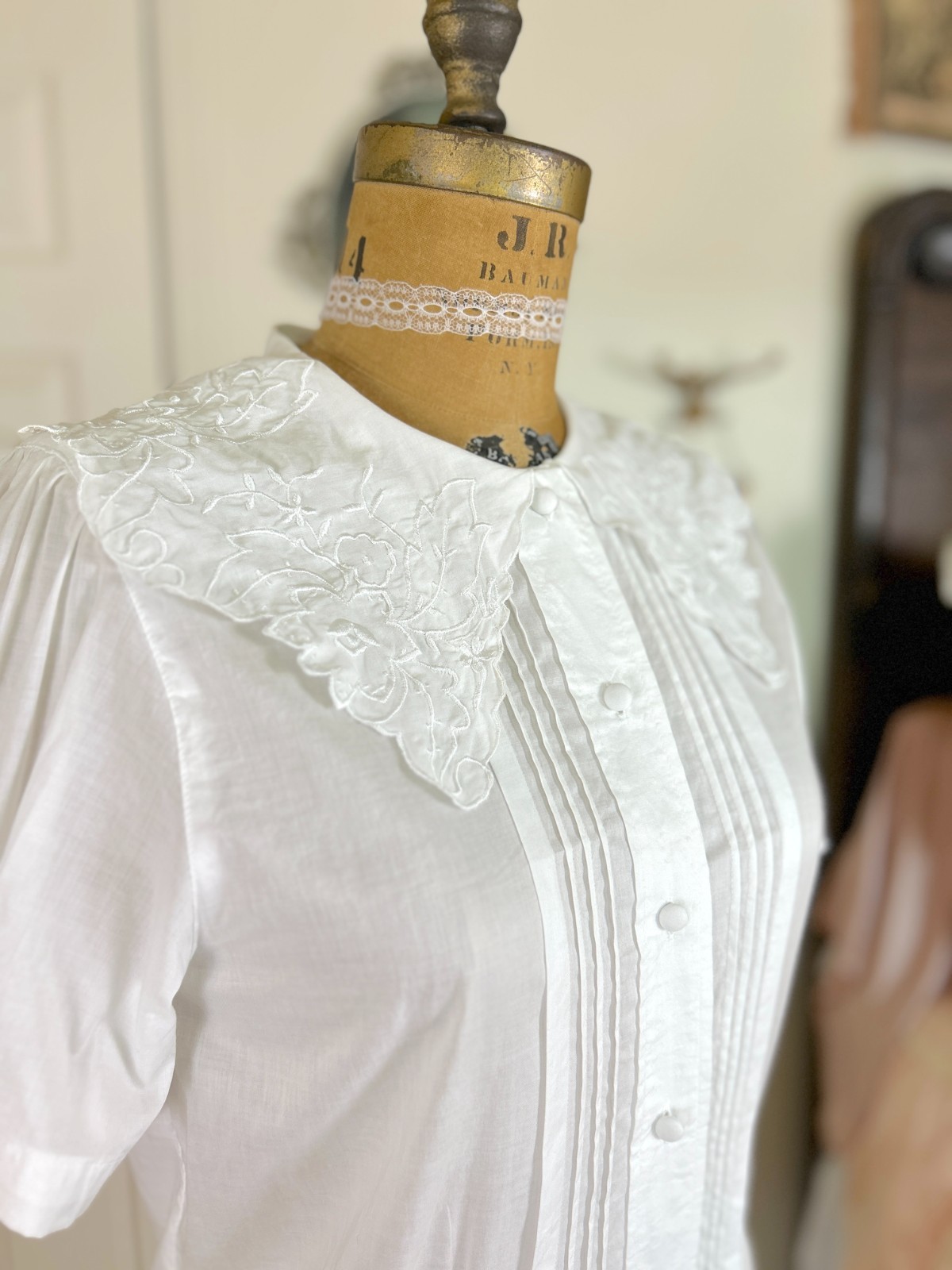 Vintage 1980s White Embroidered Collar Blouse, Button Front, Puff Sleeve, Top