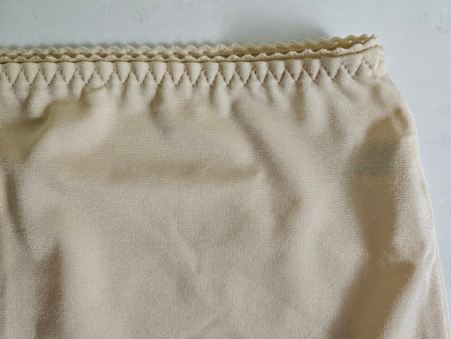 Bali Something Else Light Control Stretch Satin Panties Large 8500 Shiny Cream