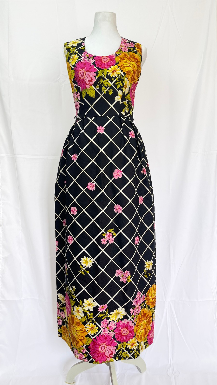 Vintage 1970s Floral Maxi Dress Pink Orange Border Print Black Sleeveless S