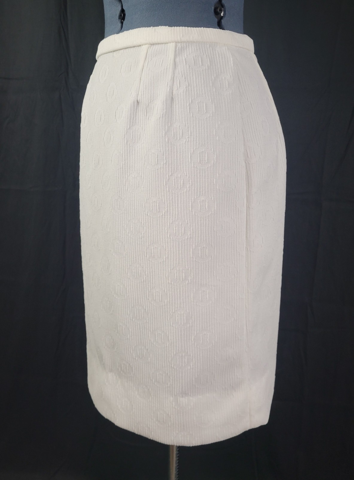 Vtg Handmade Creamy White Fitted Skirt w Textured „O” Pattern Size M? 30″ Waist