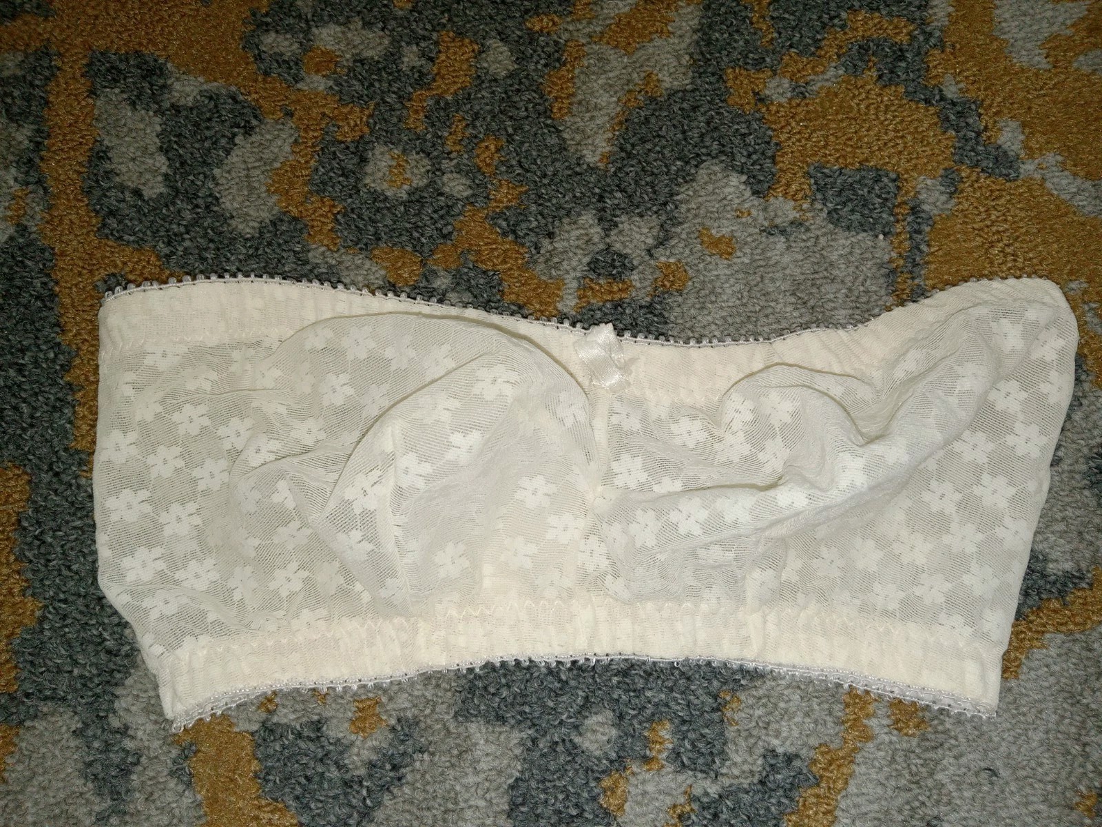 Vintage Ivory Lace Strapless Bandeau Bra Wireless No Tags, No Padding Or Lining