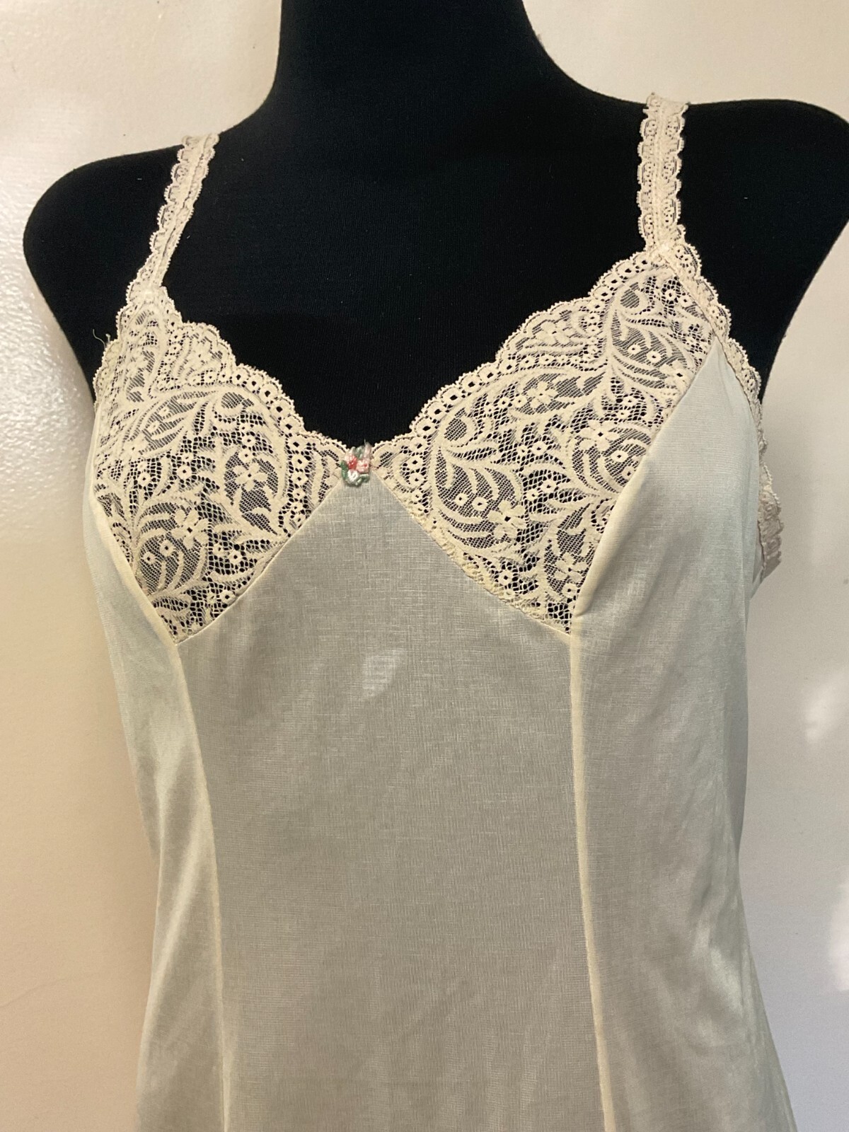 Vintage Olga 'Olgalon’ Beige/Ivory Full Slip Size 38 1970’s Style 1361F (M01)