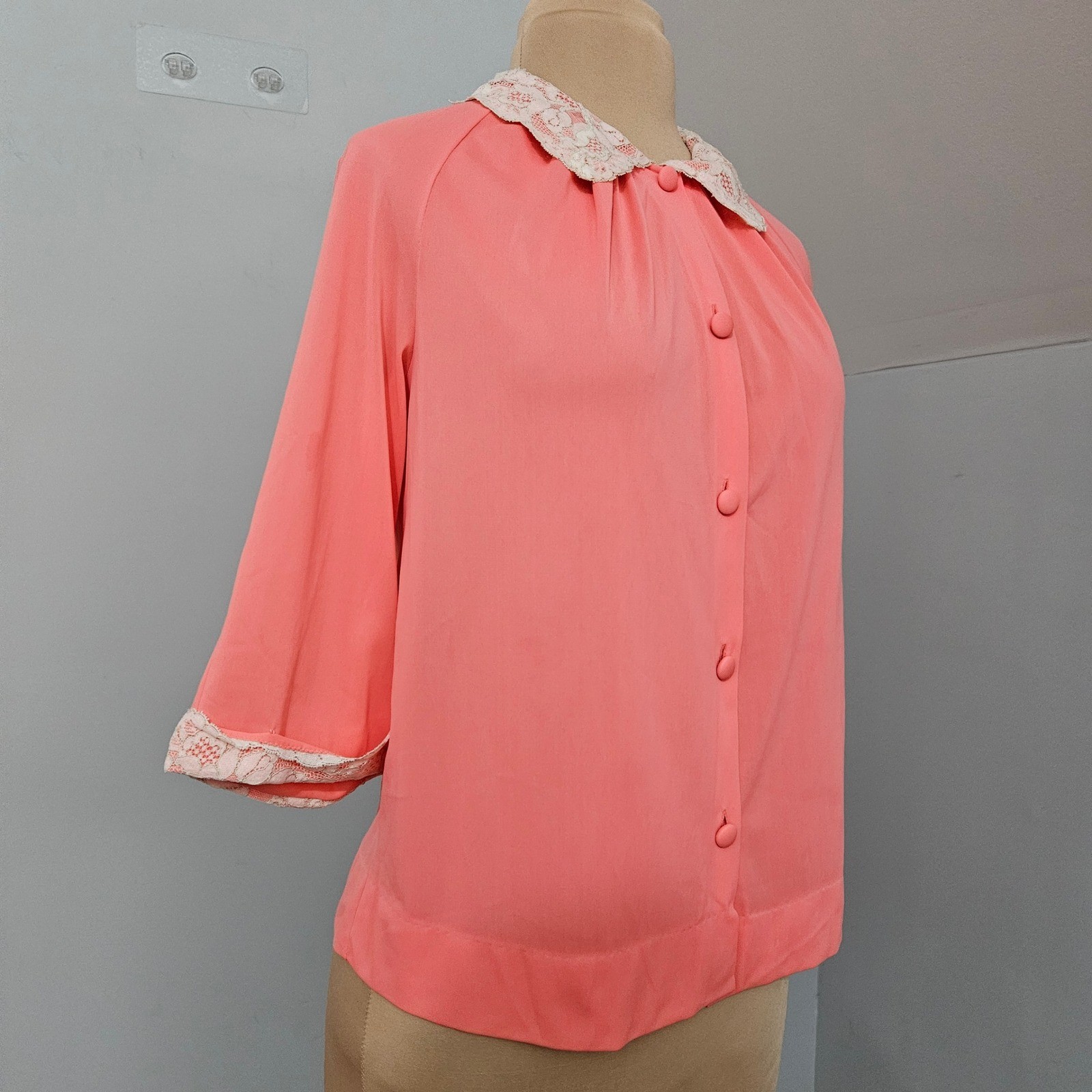 Vintage Gossard Artemis Coral Pink Lace Collar Button Front Bed Jacket Size 34