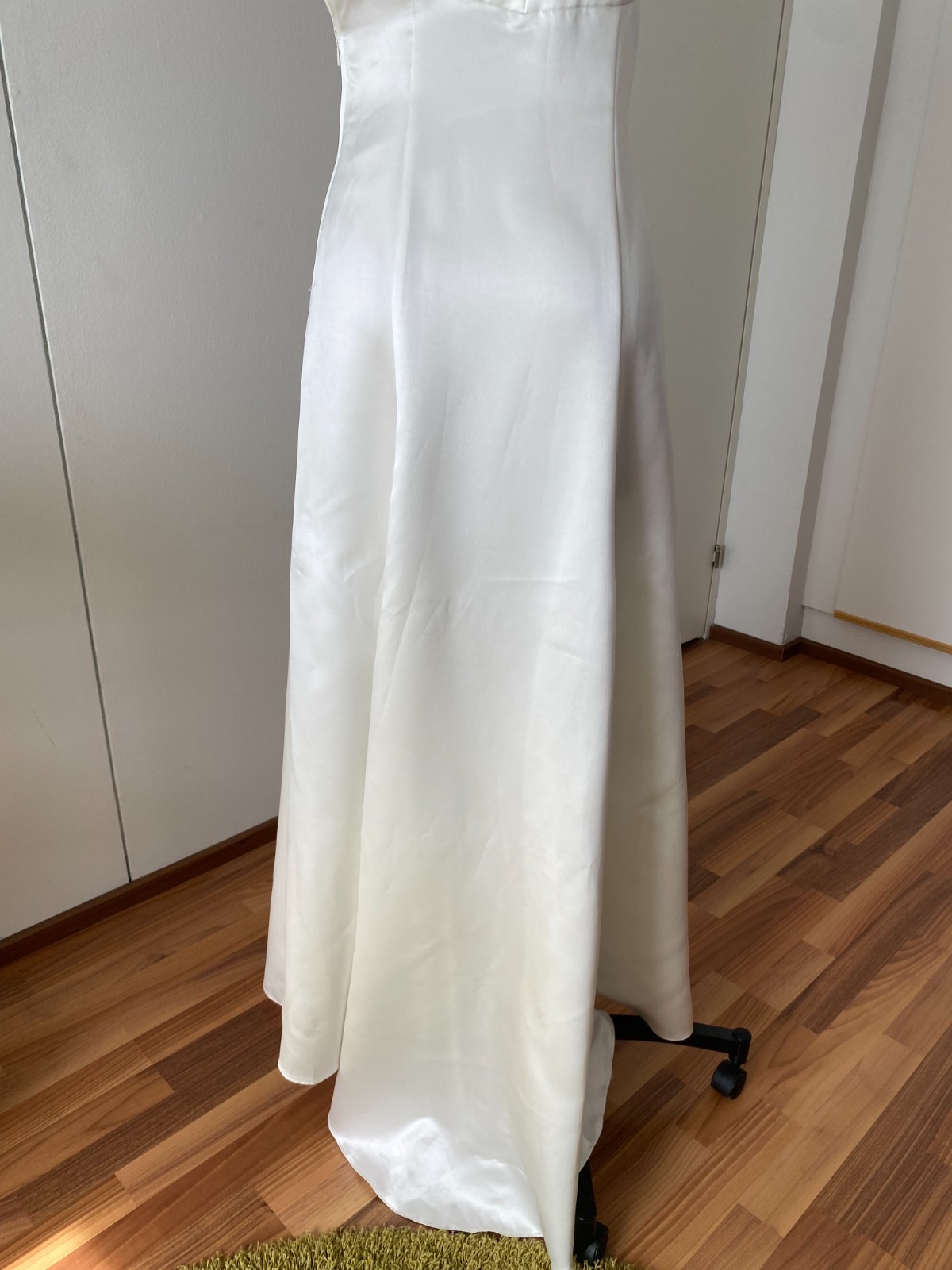 Vera MONT Vintage Wedding Dress Minimalist Spaghetti Straps Floor Length Bridal