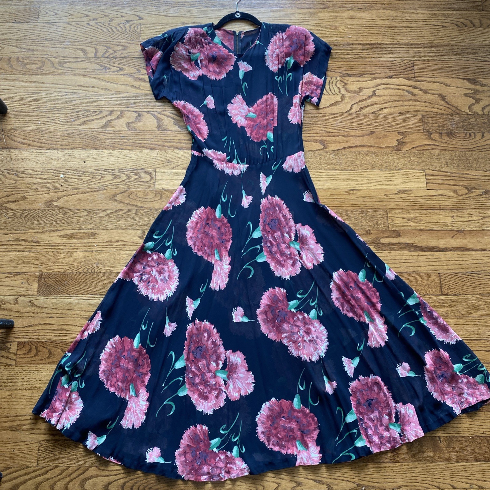 Vintage 1940s floral print carnations day dress AS IS WITH DAMAGE