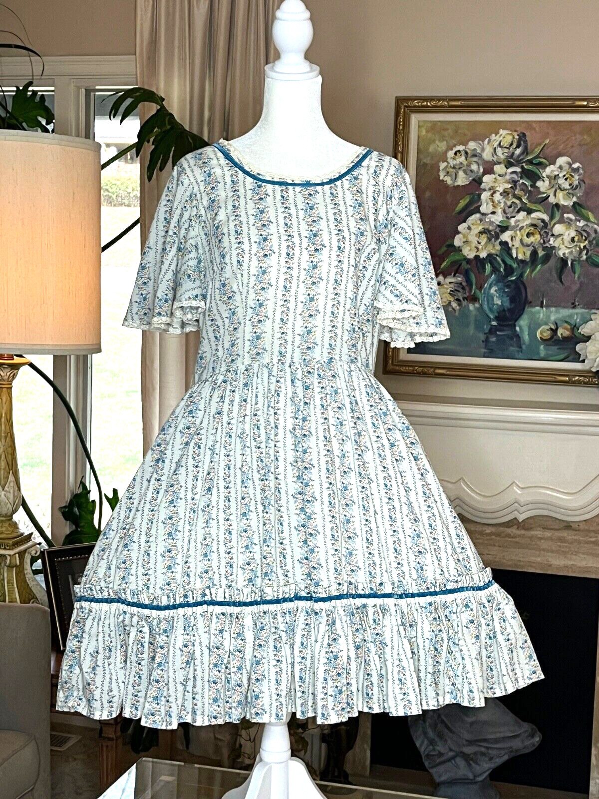 Vintage Cottagecore Prairiecore Light Blue Floral Cotton Dress Lace Velvet