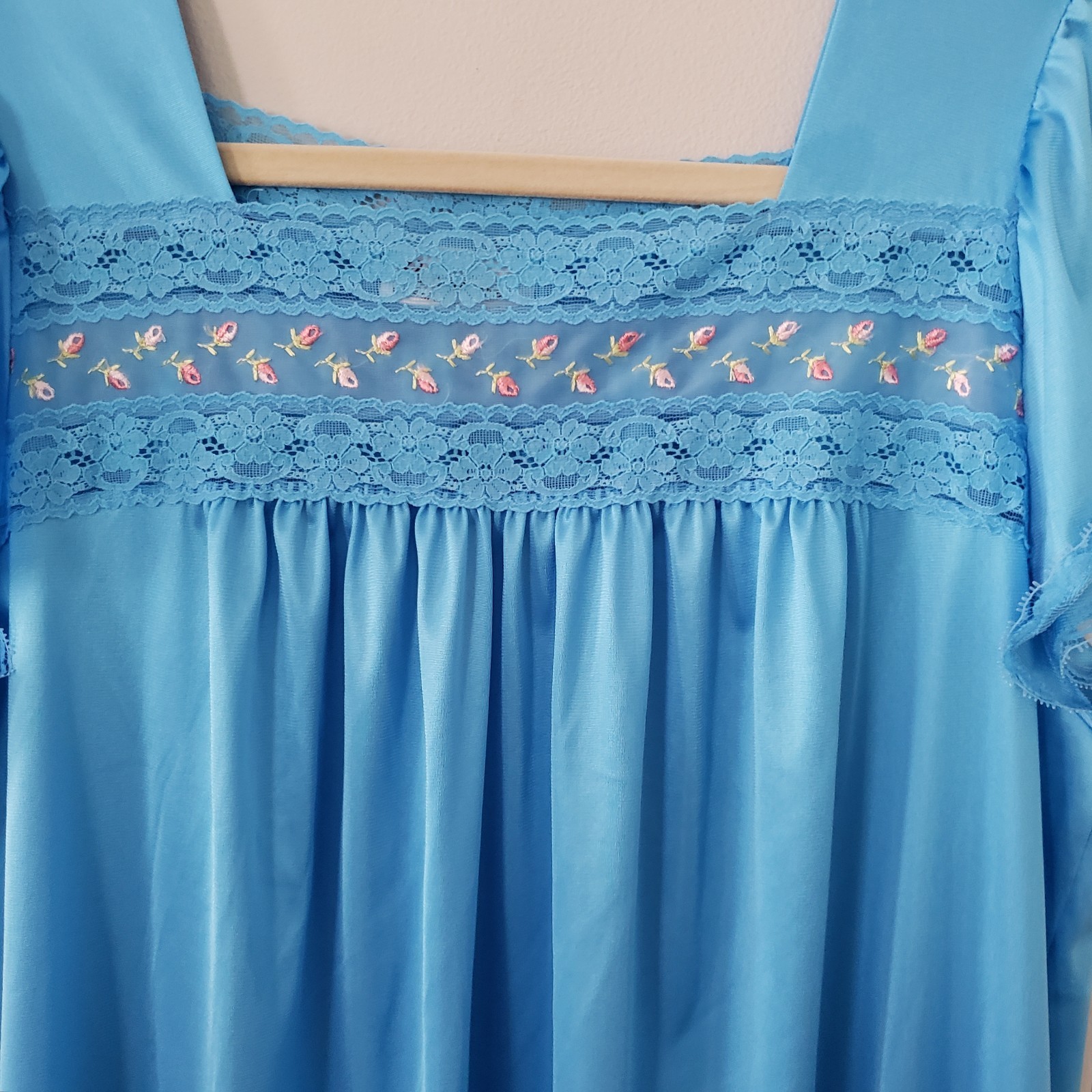 Vintage Vanity Fair Satin Nightgown MED Embroidered Flowers Lace Trim USA Blue
