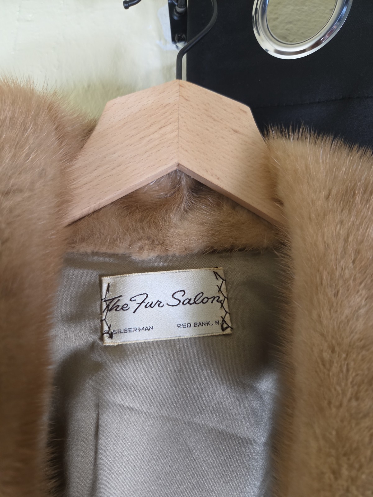 Vintage 70s The Fur Salon Women’s Tan Genuine Mink Fur Coat Mob Wife Old Money