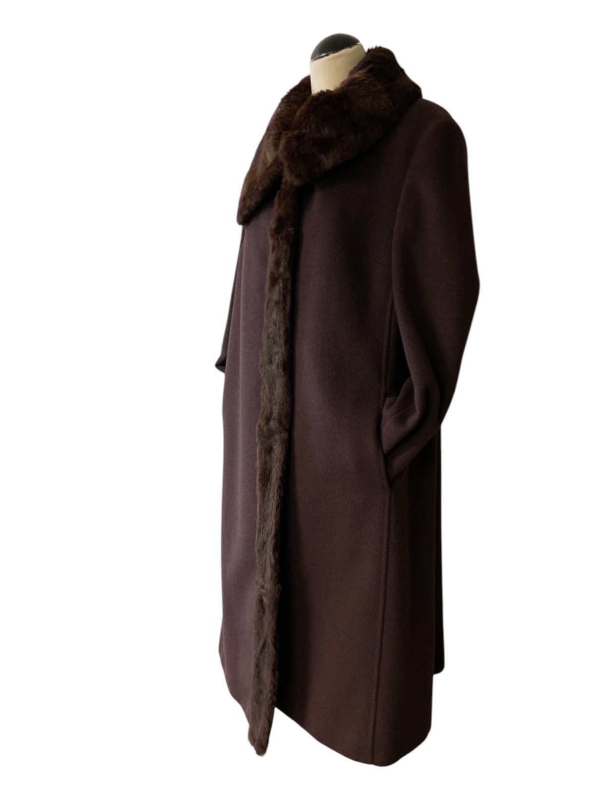 Women’s 80’s Vintage classic coat by Mura | Wool, Cashmere, and angora | EU 44