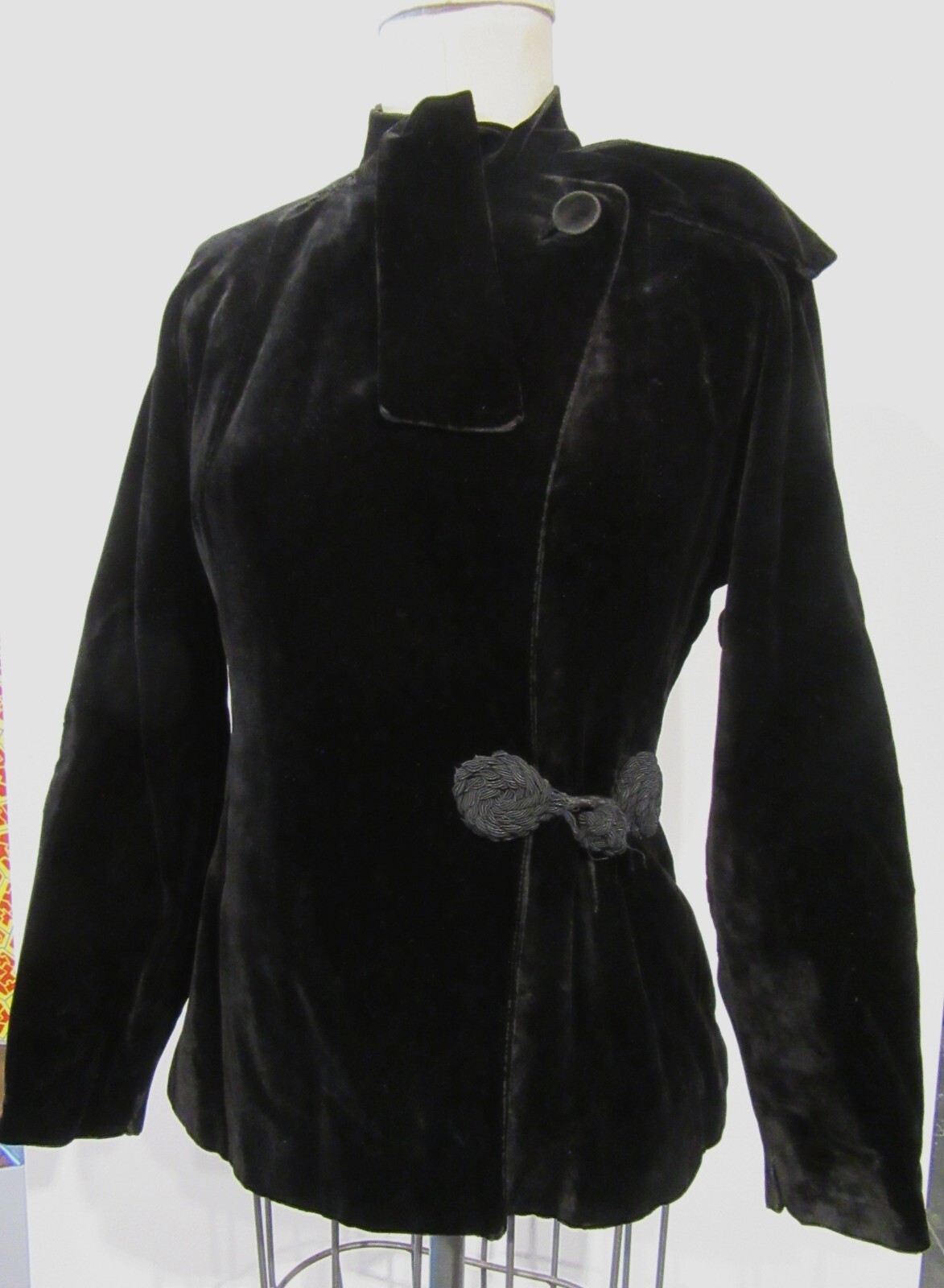 VINTAGE WOMENS 1910S ? FINE VELVET WARM COAT JACKET PADDED ASYMENTRY UNIQUE F36