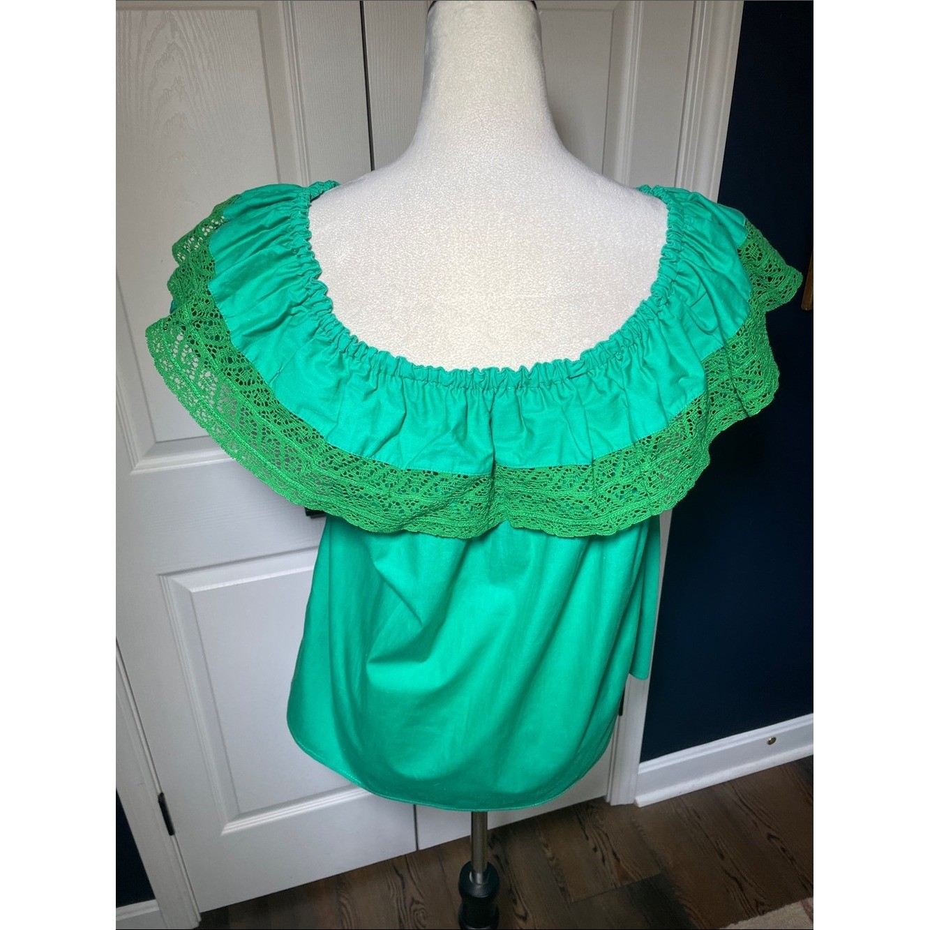 Vintage 70s Tachi Castillo Green Off-Shoulder Peasant Blouse Lace Trim Size M