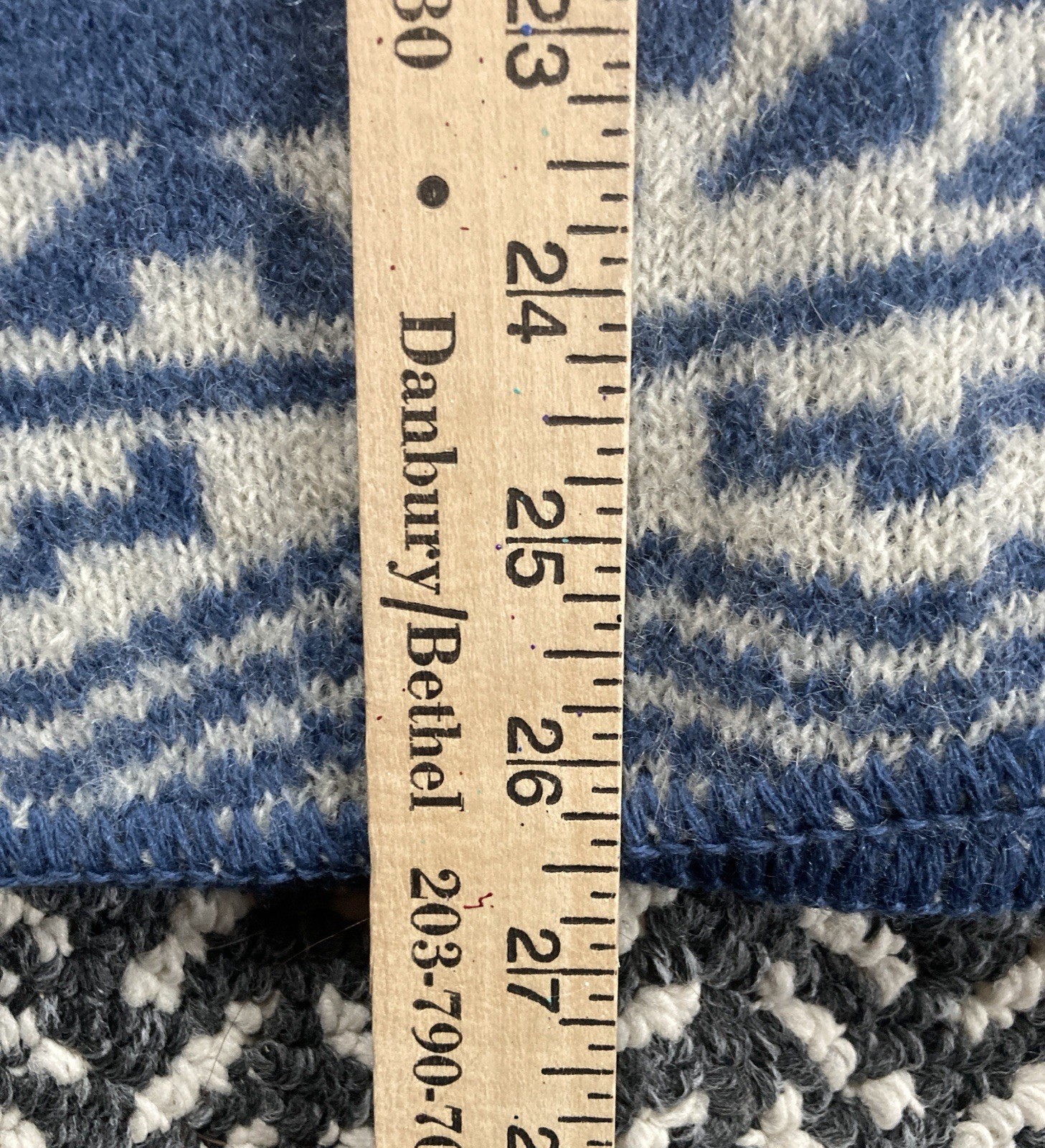 VTG Alps Fine Womens Apparel 100% Pure Wool Sweater Wood Button Cardigan Sz M US