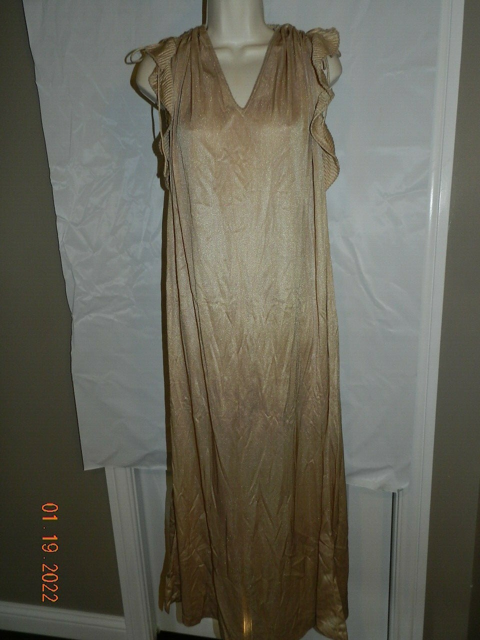 Gilligan O’Malley Small beige long nightgown Vintage S V-Neck