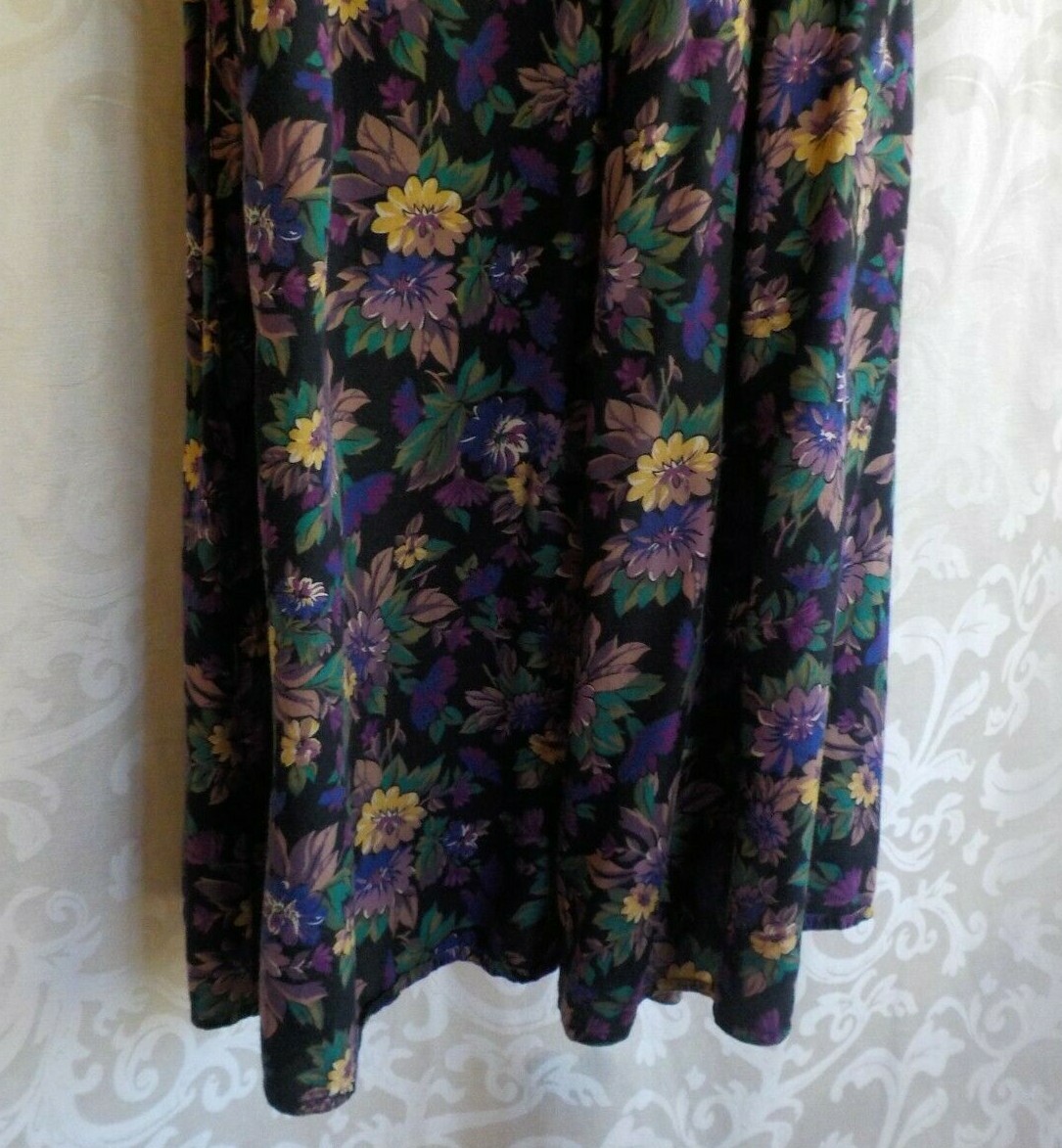 Vintage 1980’s Lizsport Skirt Size S Floral 100% Rayon Elastic Waist Pockets EVC