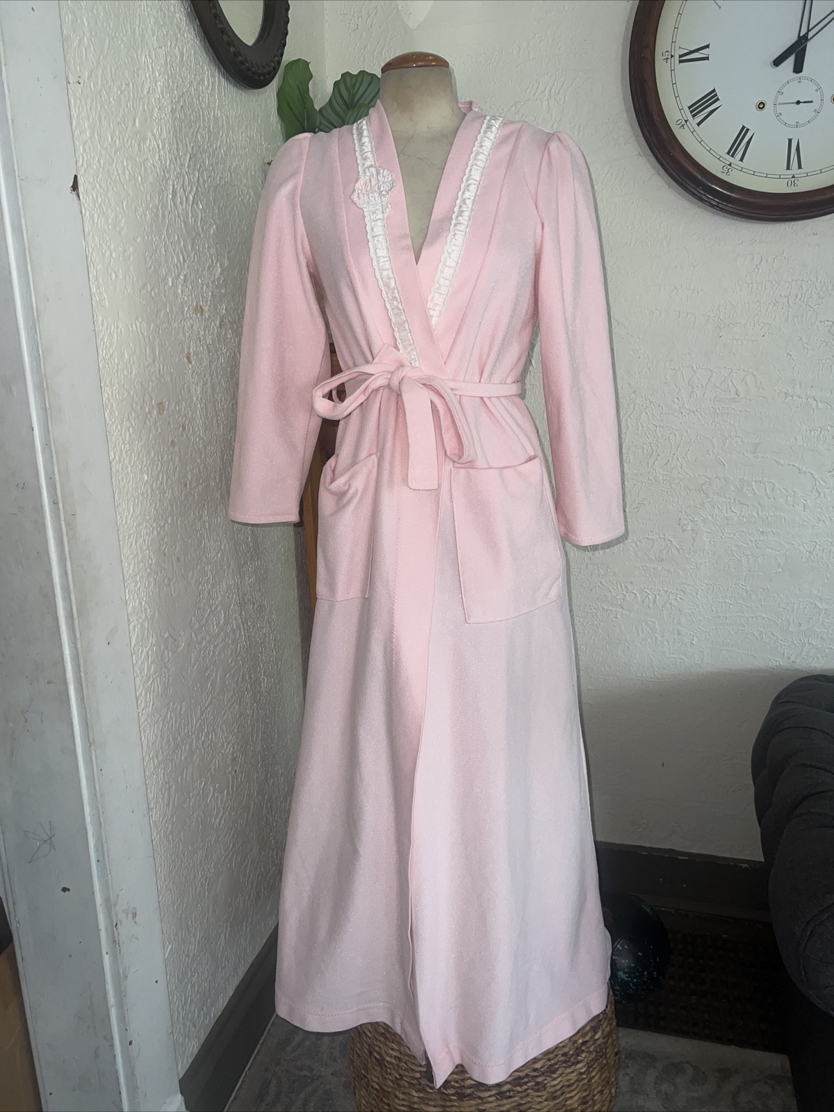 VINTAGE IT’S A CHARM BABY PINK BLUE SIZE MEDIUM FLEECE ROBE