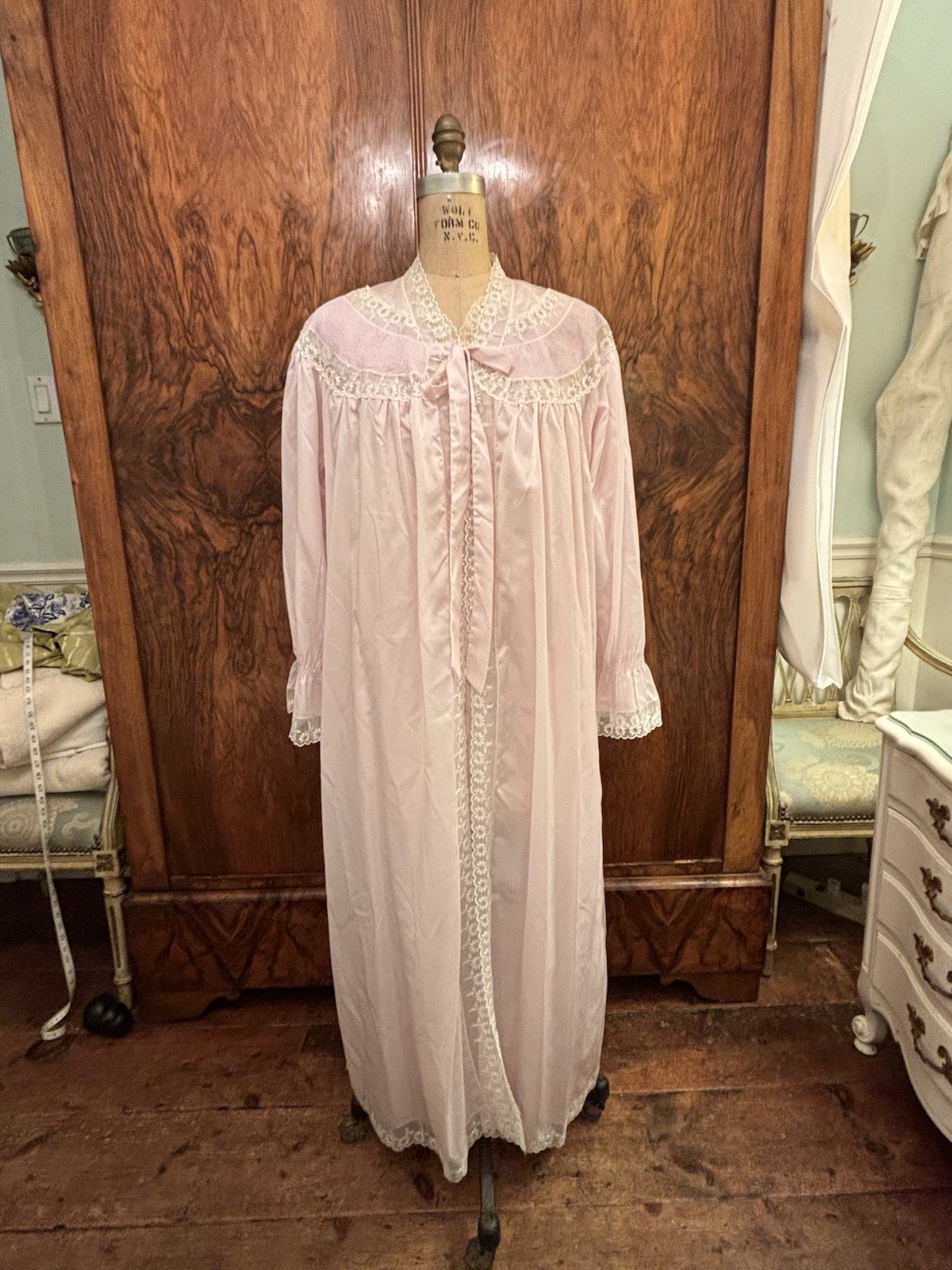Vintage Italian Nightgown Housecoat Pale Lilac Lace Made in Italy