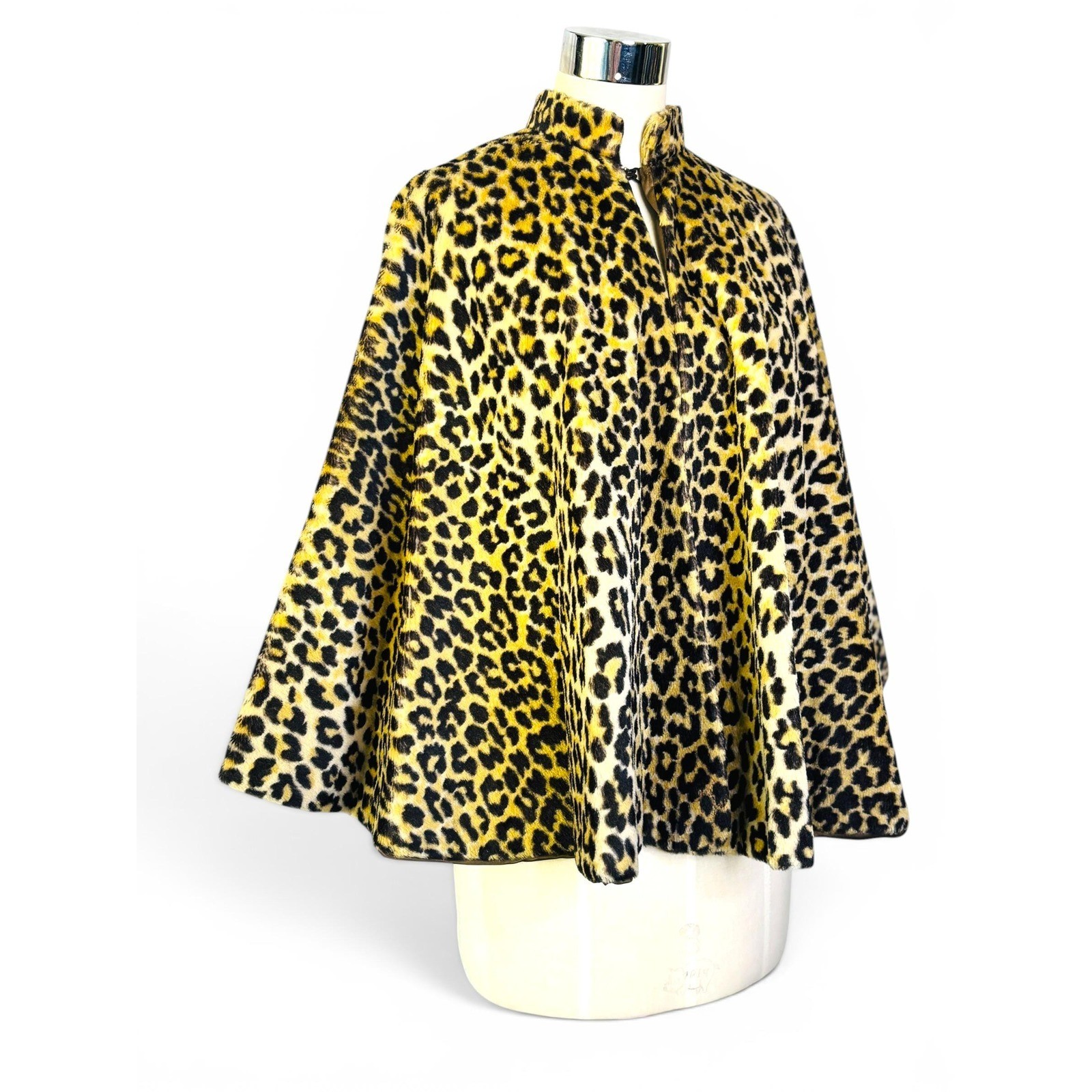 Vintage 1960s Leopard Animal Print Print Statement Cape