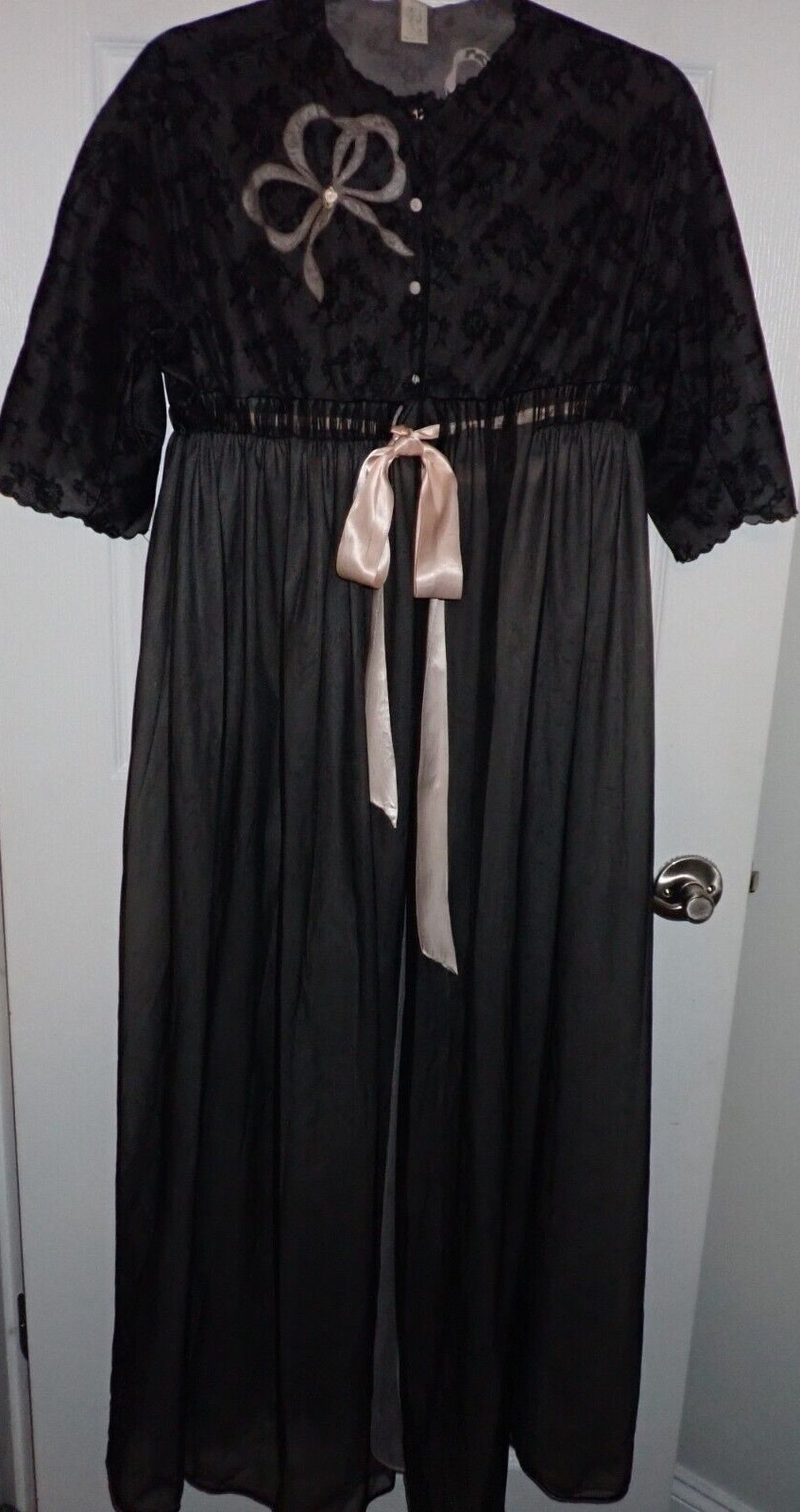 Vintage EYEFUL by „FLAUMS” Medium M PEIGNOIR Robe Cover Black & Pink Ribbon