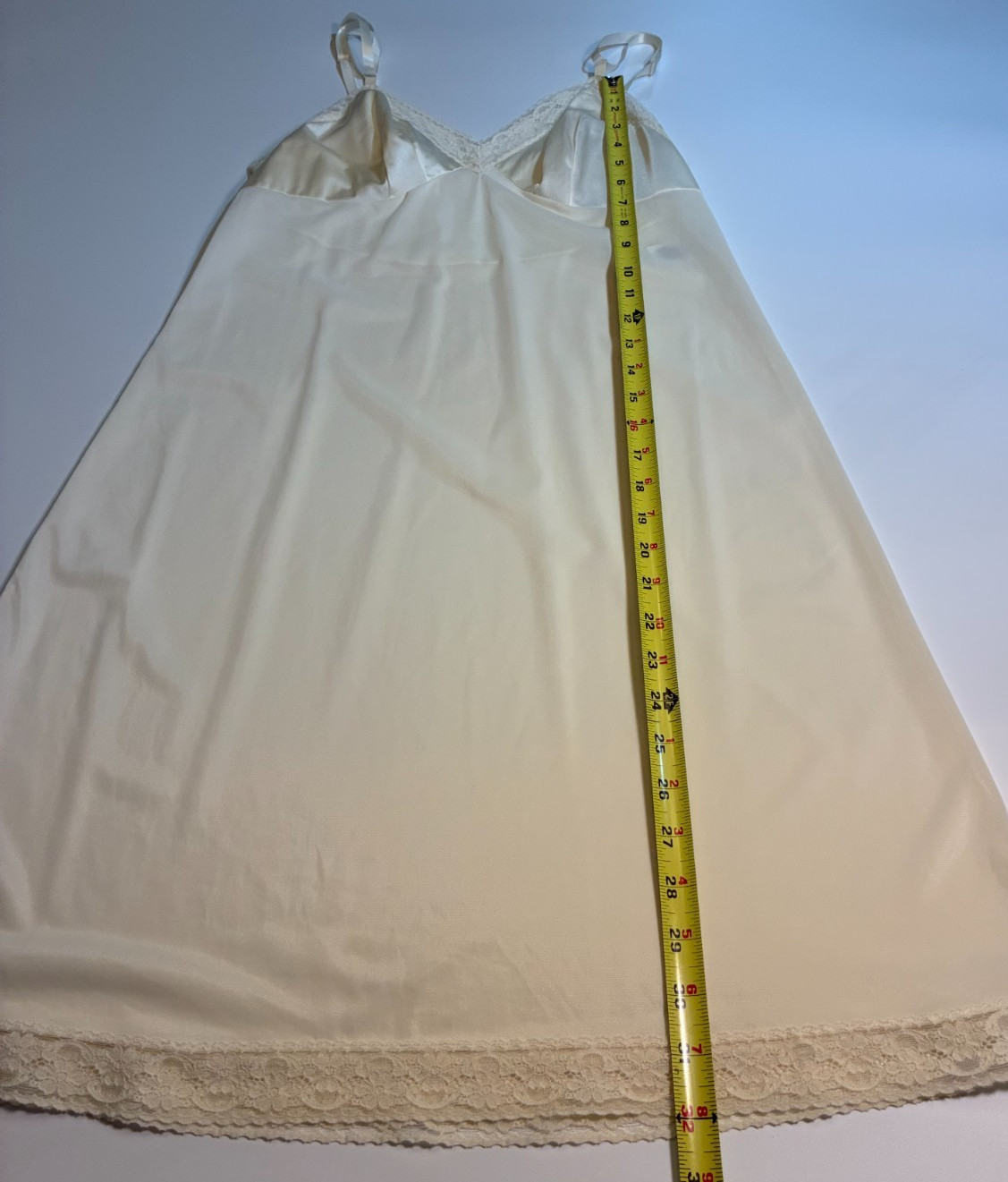Vintage VANITY FAIR FULL SLIP Ivory Size 36 Medium NYLON Sheer A-Line LACE Femme