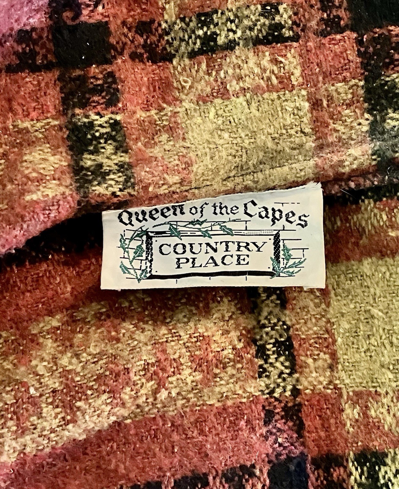 Vtg. XL Womens Queen of the Capes,Country Place Heavy Plaid Cape Hooded Poncho