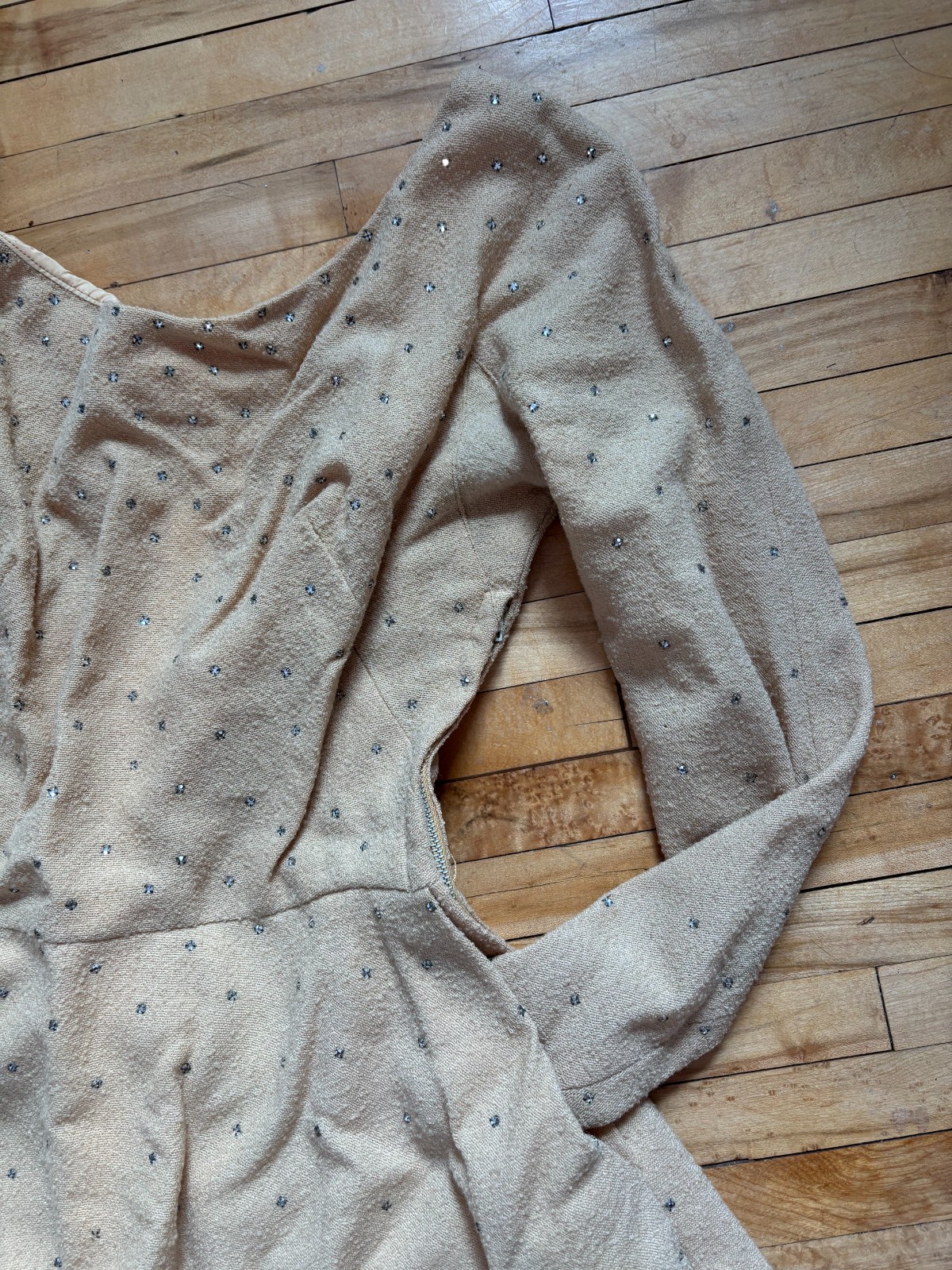 VTG 1950s BEIGE OYSTER WOOL CREPE DRESS WITH RHINESTONES 25″ WAIST
