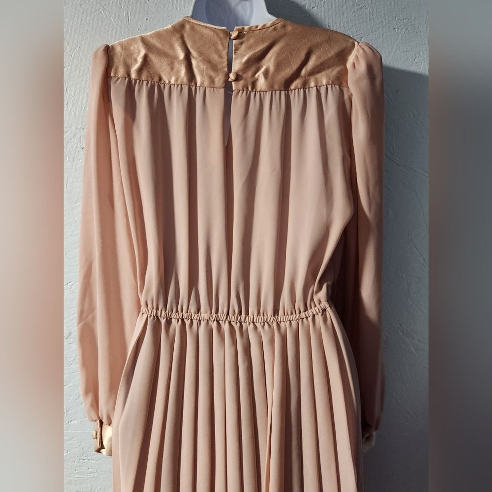 Vintage 1980s Lisa Michaels Pink Sheer Pleated Dress – Women’s Size Medium
