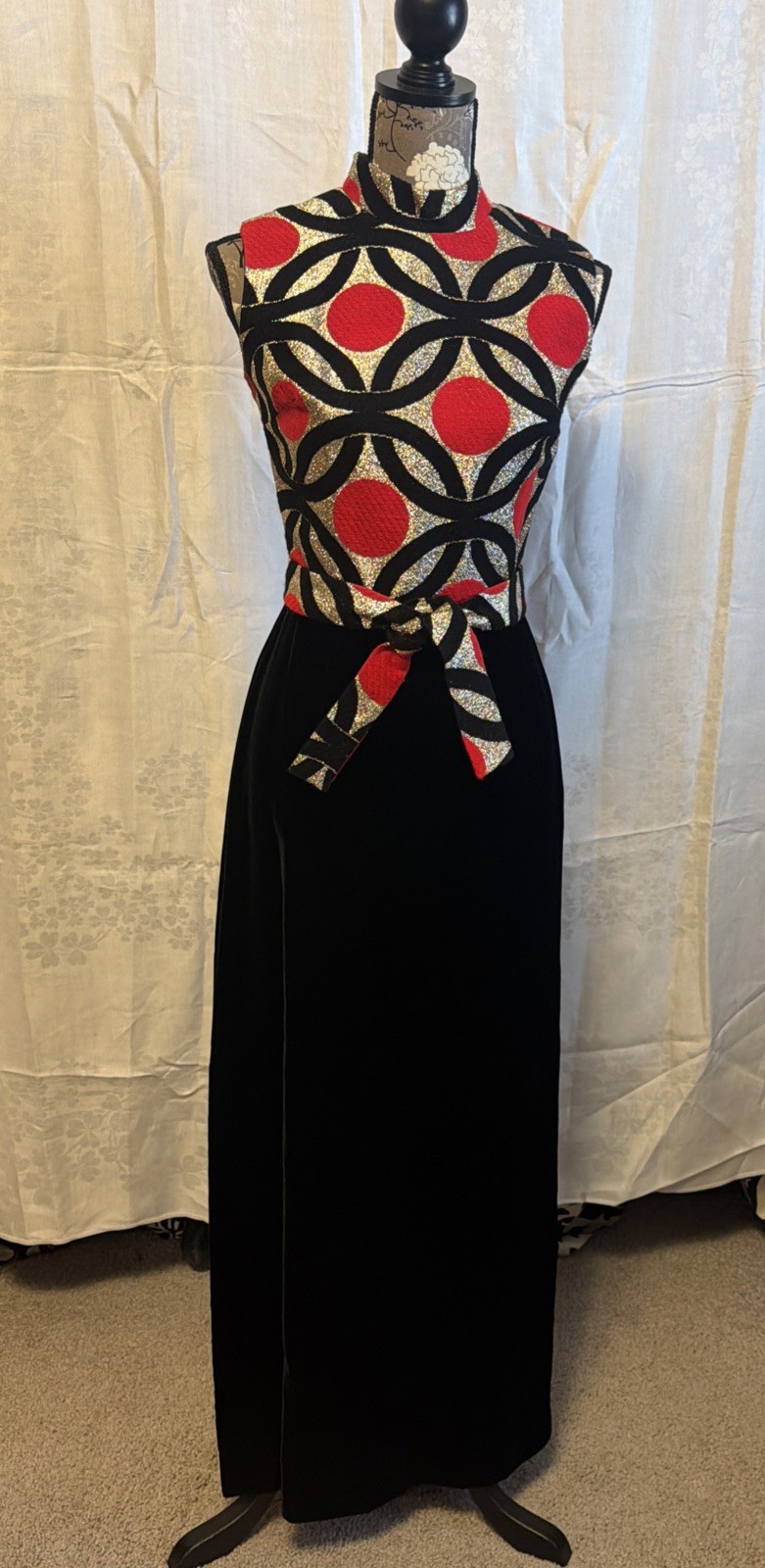 Vtg 60s/70’s Vicky Vaughn Jrs 9 maxi black velvet red gold sleeveless high neck