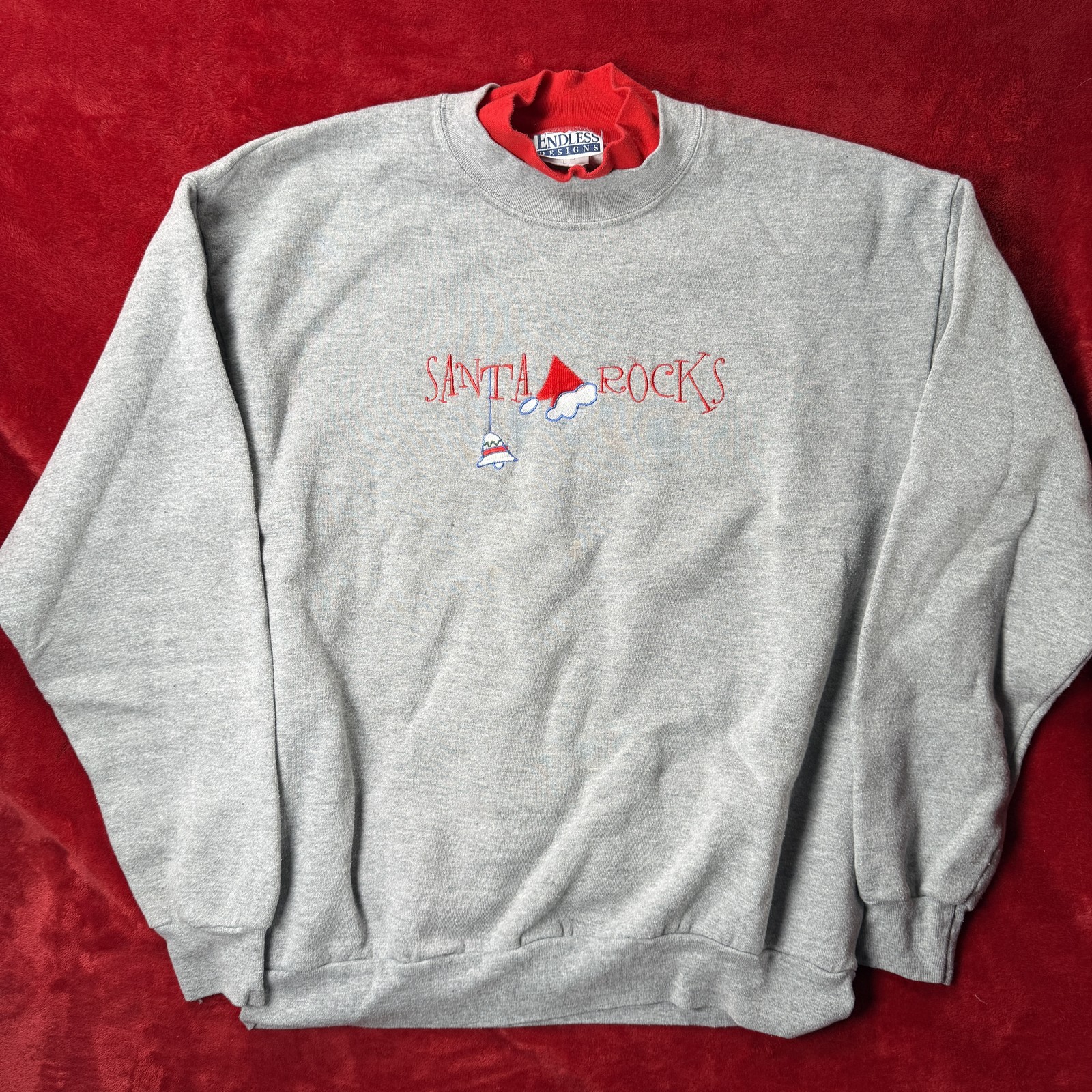 Vintage Endless Designs Santa Rocks Christmas Holiday Sweatshirt Grey Red Mock