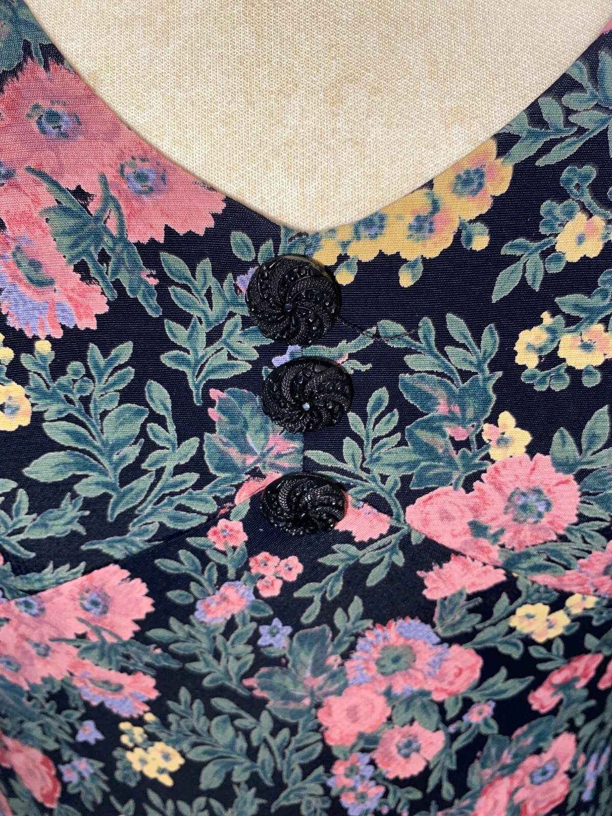 Mica vtg 1990s V-neck V-back short flirty fitted dress black pink flowers Sz M 8