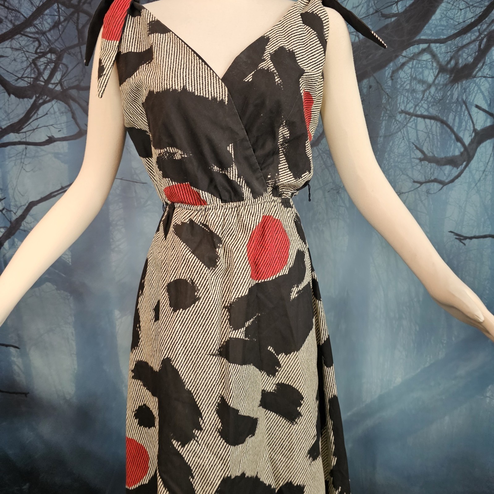 Vintage 1970s Dress Black Tan Striped Abstract Pattern Red Sleeveless Shoulder