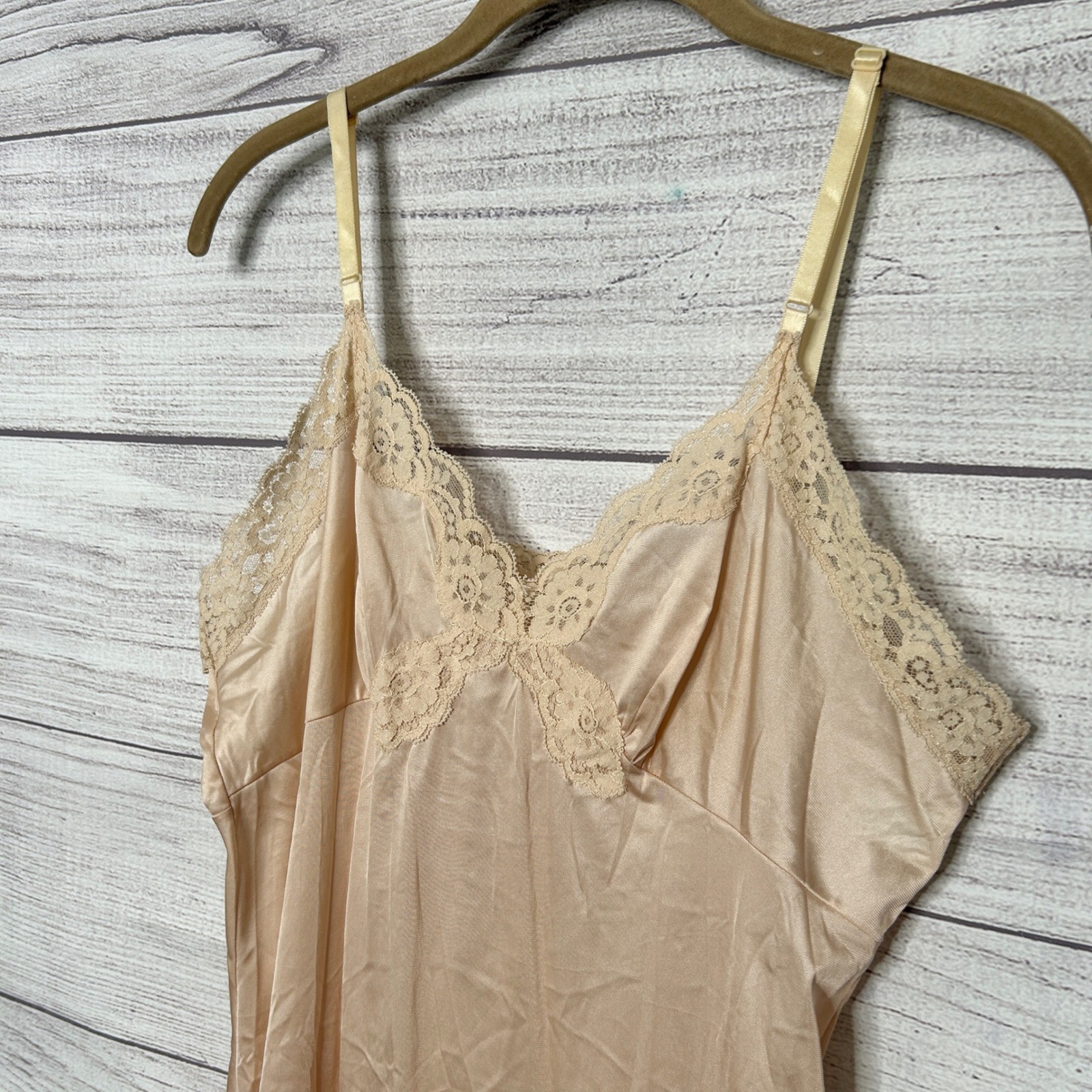 Vassarette Vintage Nude Lace Trim Full Slip Antron III Nylon Made in USA 36 L