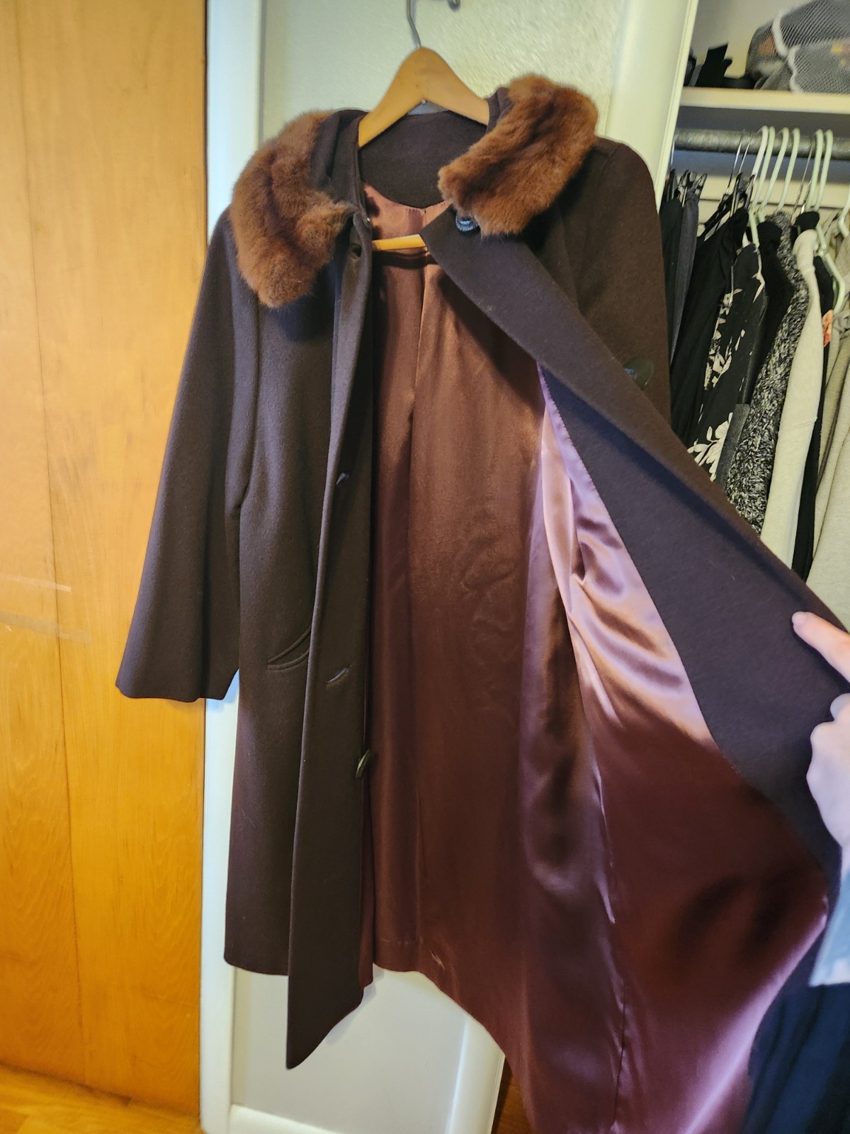 Vintage Brown Wool Coat with Satin Lining and Fur Collar, Workers Union Label