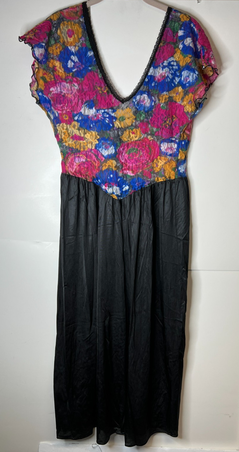 VTG Vandemere Size Large Multi-Color Lace Black Satin Nightgown Lace Up Bodice