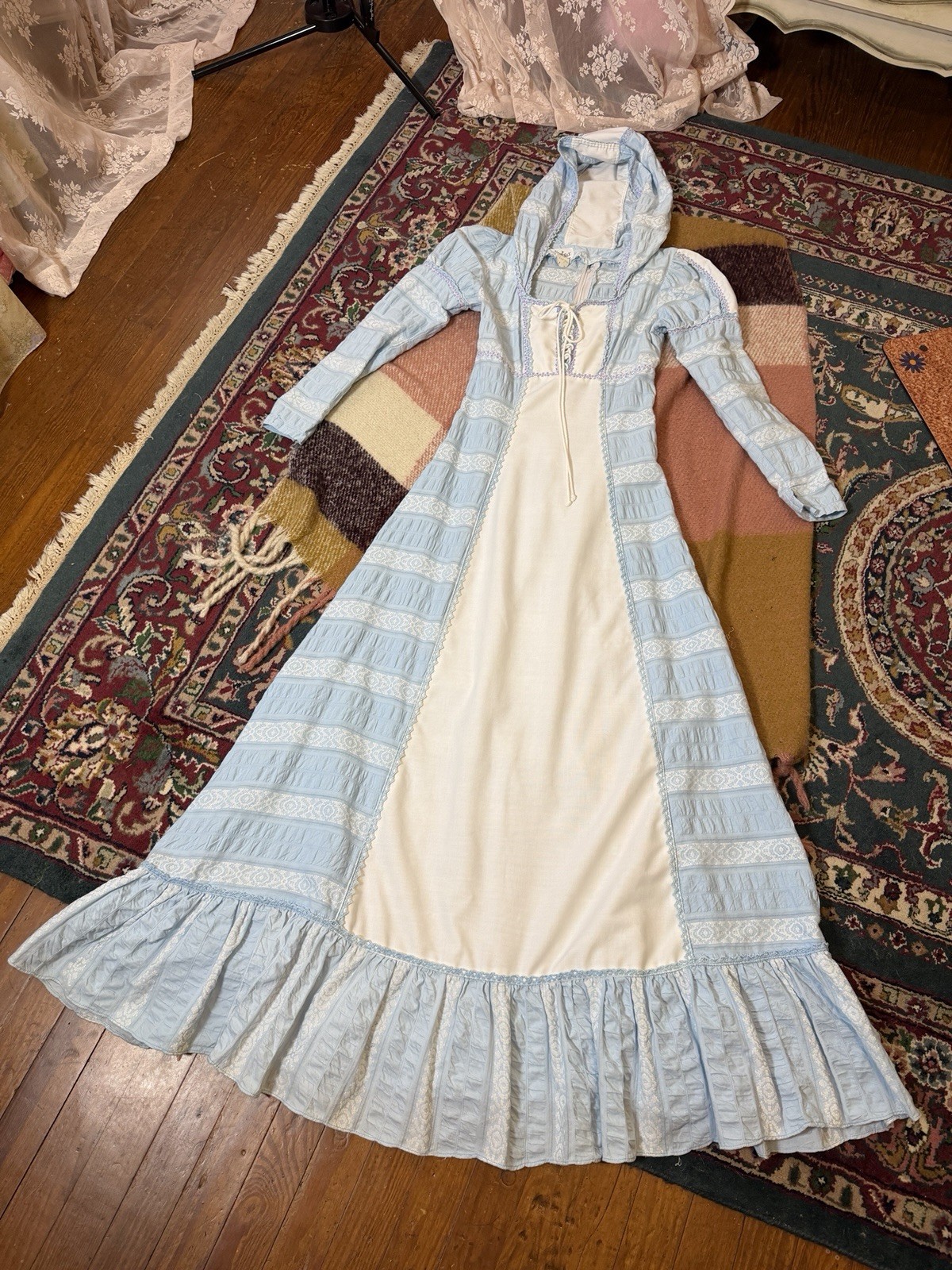 Rare White Label Gunne Sax Blue and White Hood with Blue and Pink Trim, 7